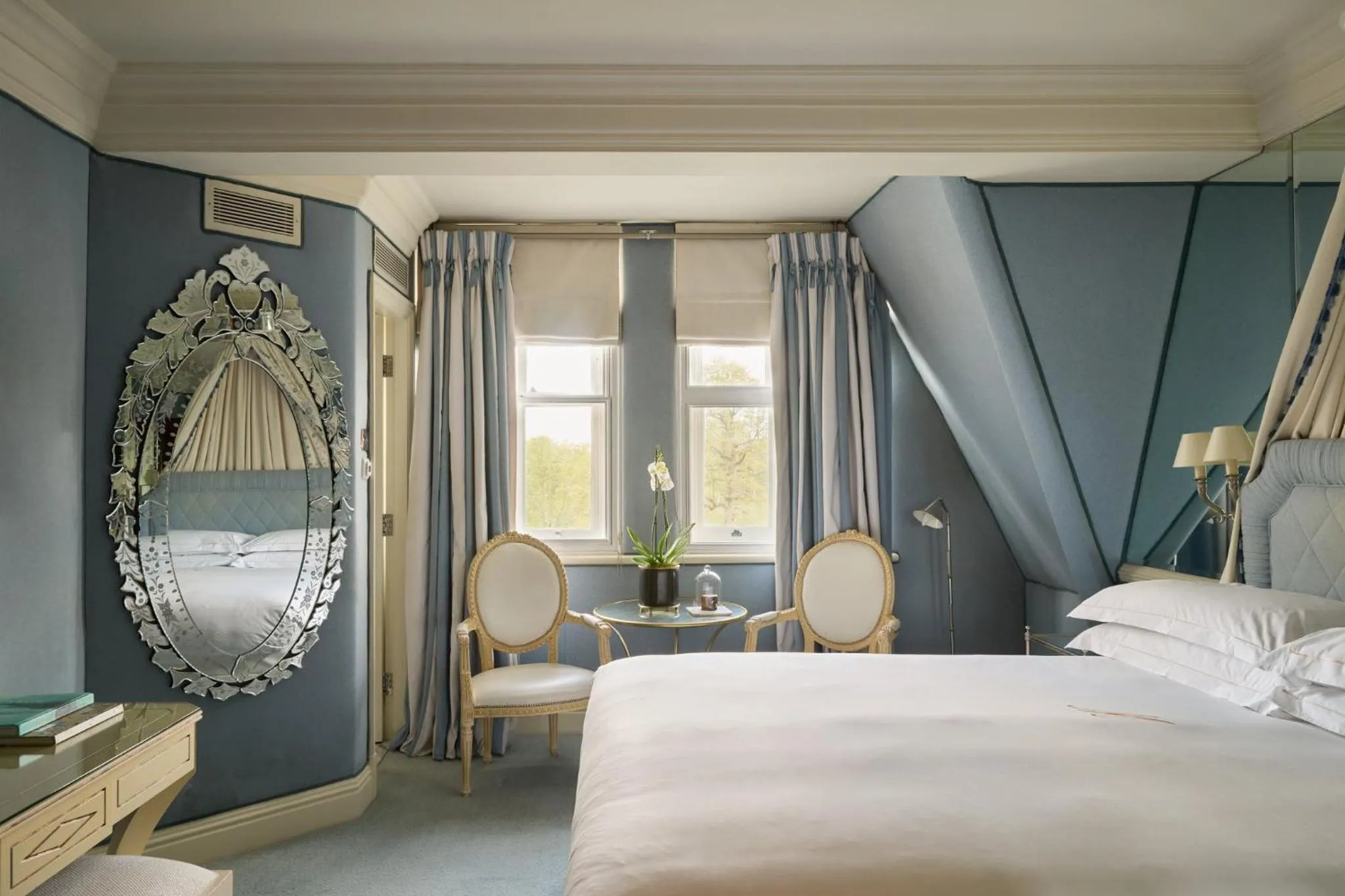 Photo of the whole room, Bed in Milestone Hotel Kensington