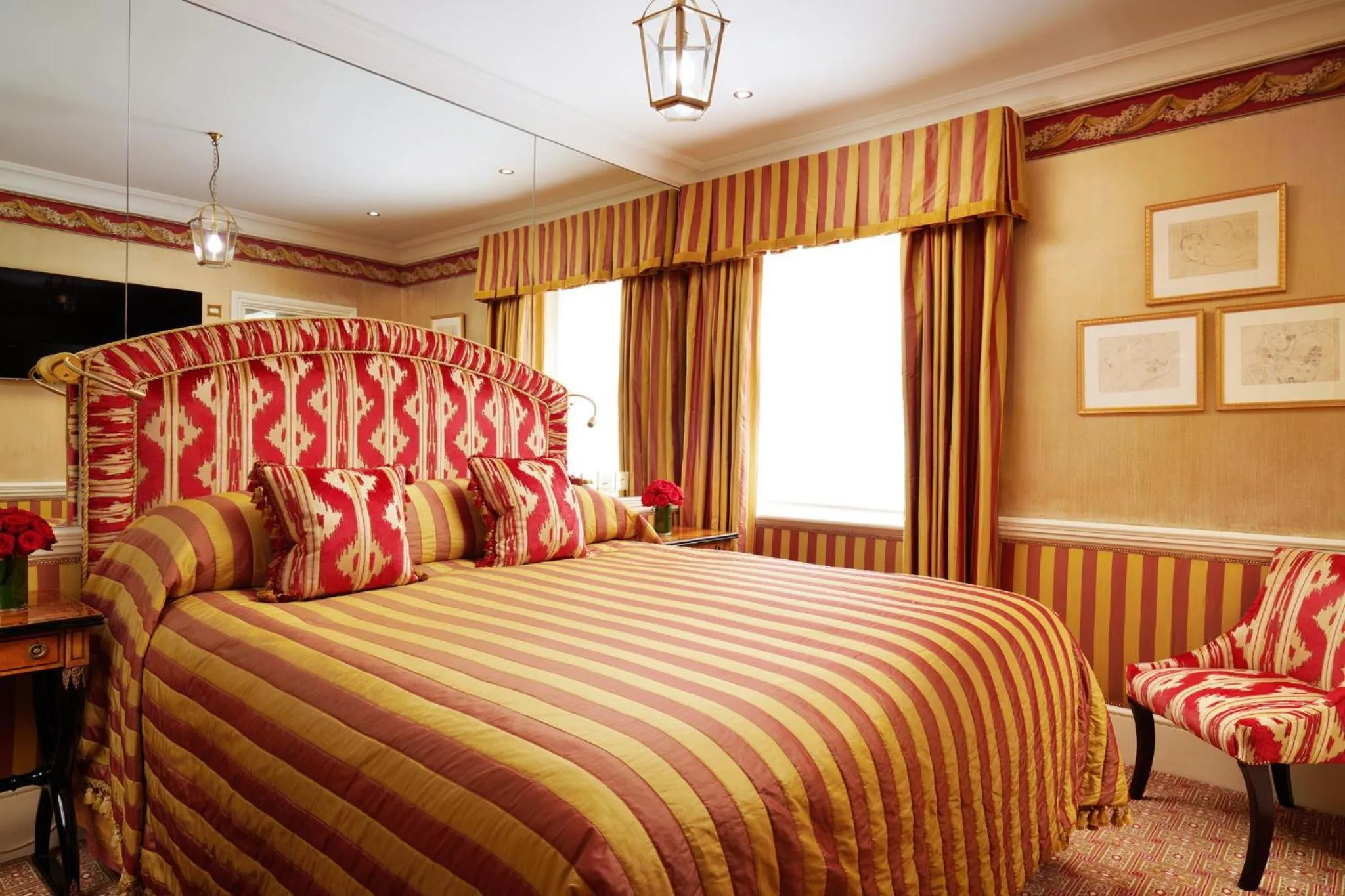 Photo of the whole room, Bed in Milestone Hotel Kensington