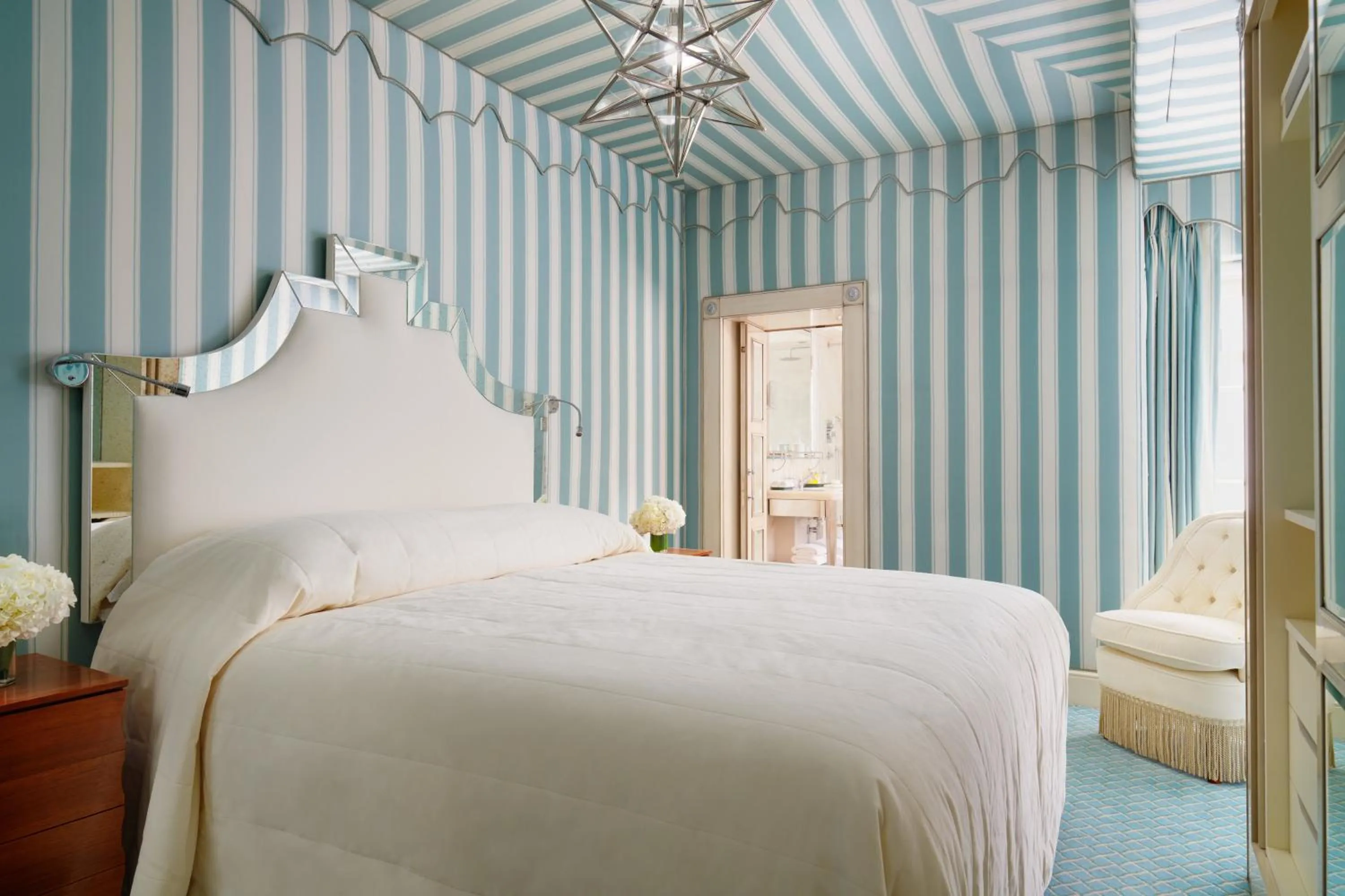 Photo of the whole room, Bed in Milestone Hotel Kensington