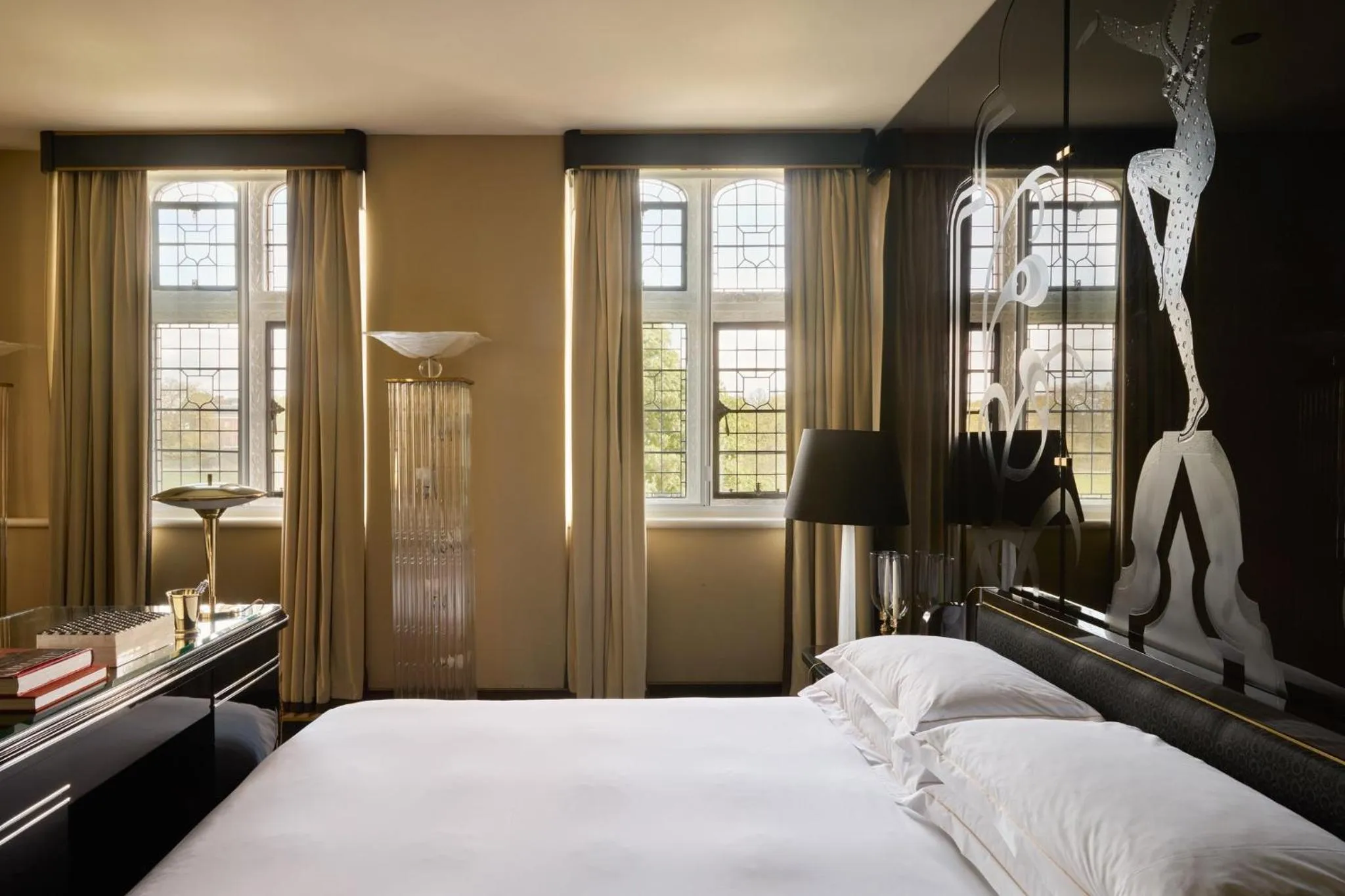 Bedroom, Bed in Milestone Hotel Kensington