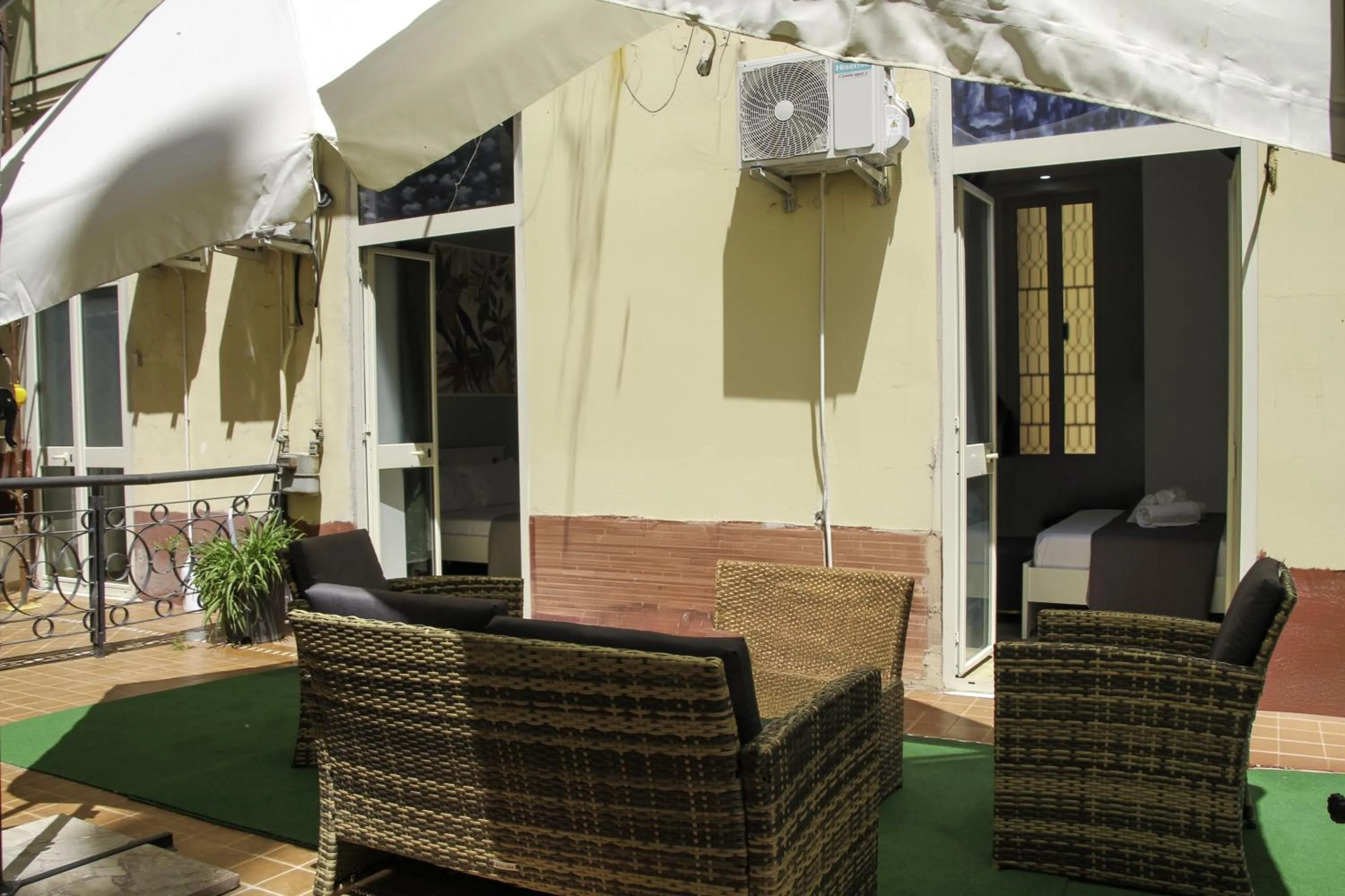 Patio in VPM ROOMS central train station