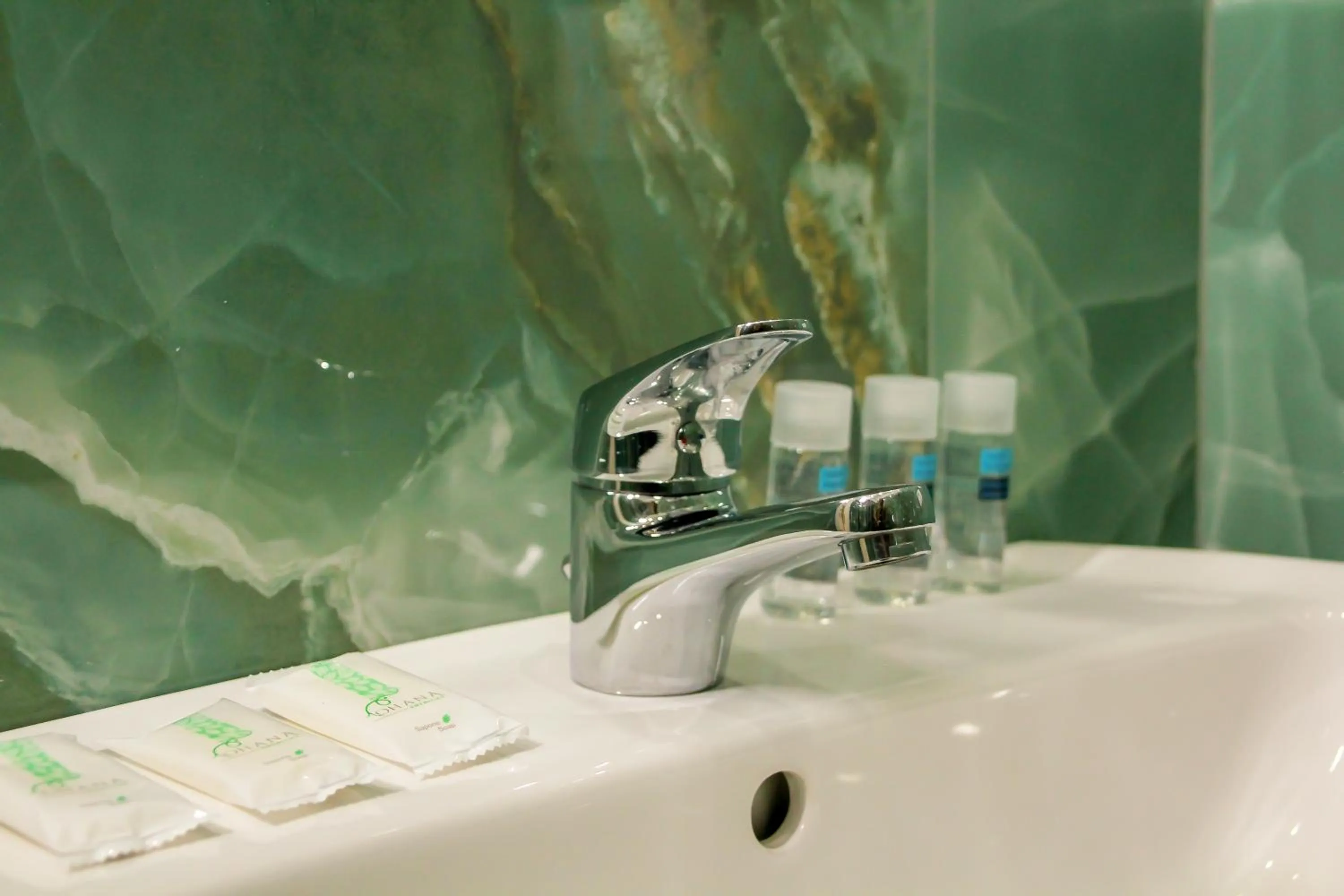 Bathroom in VPM ROOMS central train station