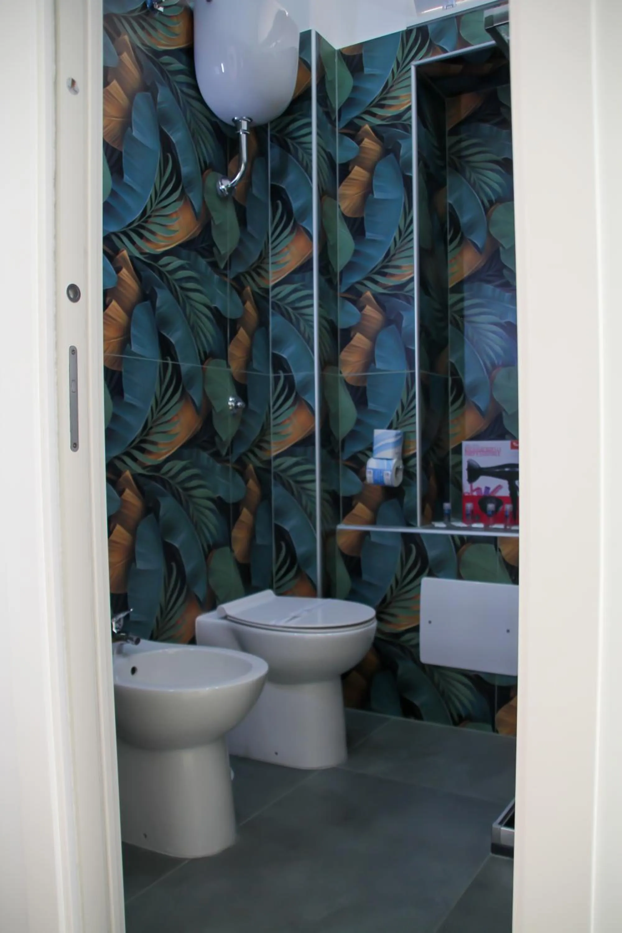 Toilet in VPM ROOMS central train station