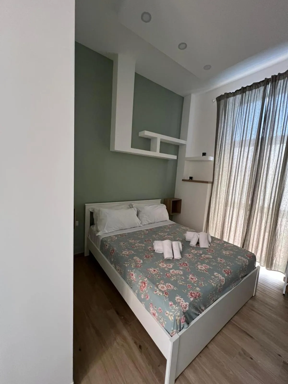 Photo of the whole room, Bed in VPM ROOMS central train station