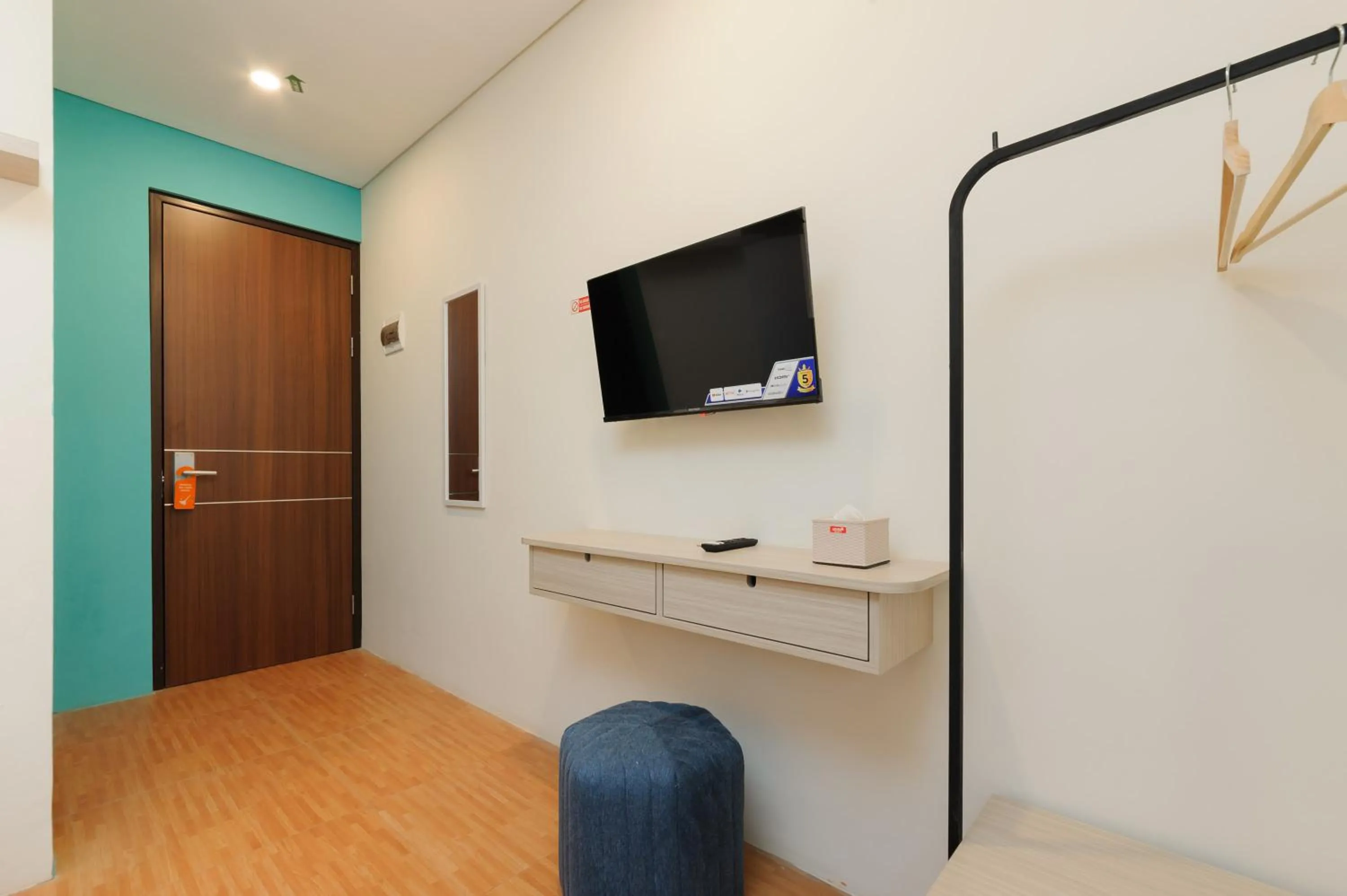 TV and multimedia in Sans Hotel Tajur Bogor