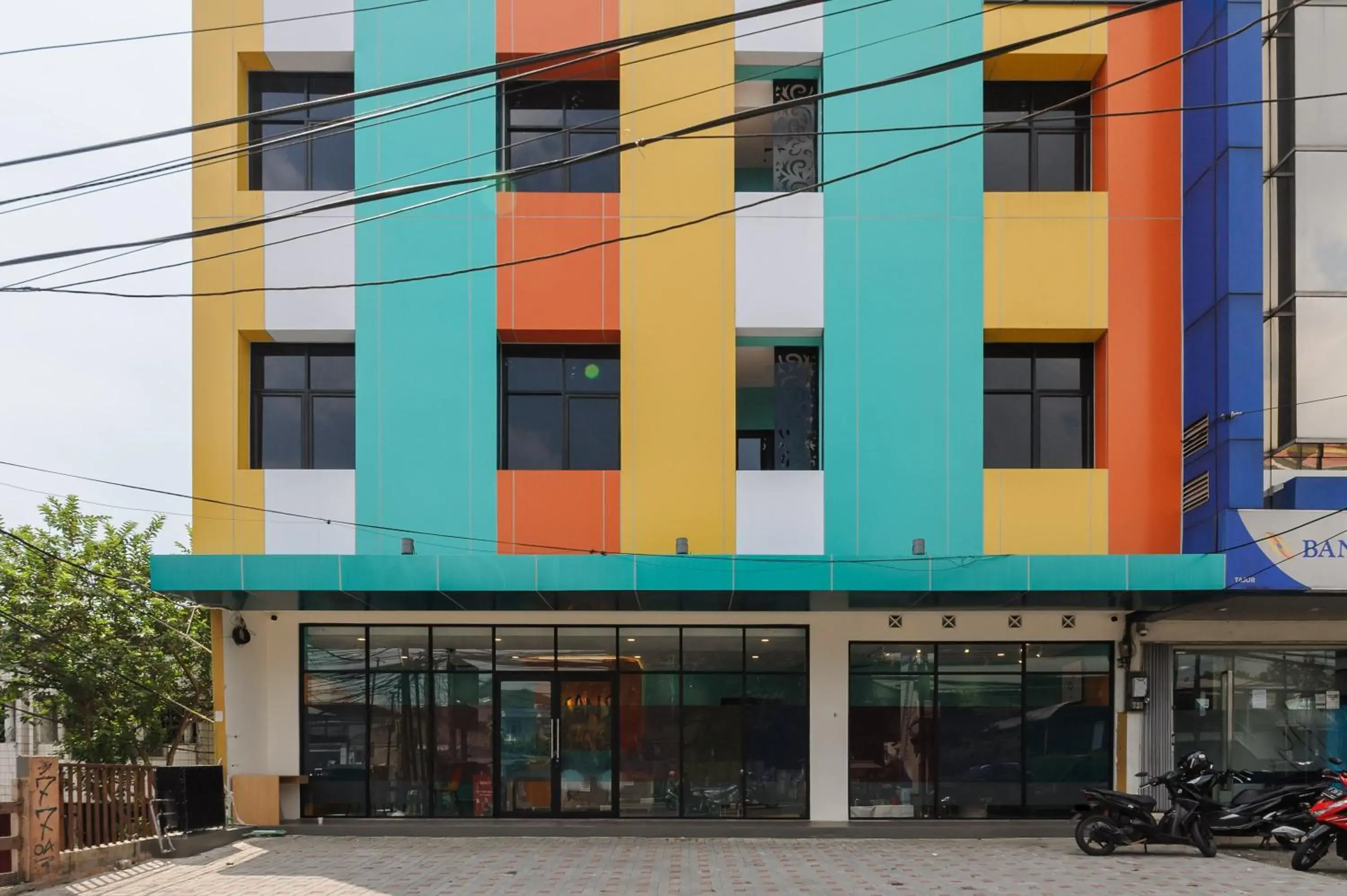 Property building in Sans Hotel Tajur Bogor Property building in Sans Hotel Tajur Bogor