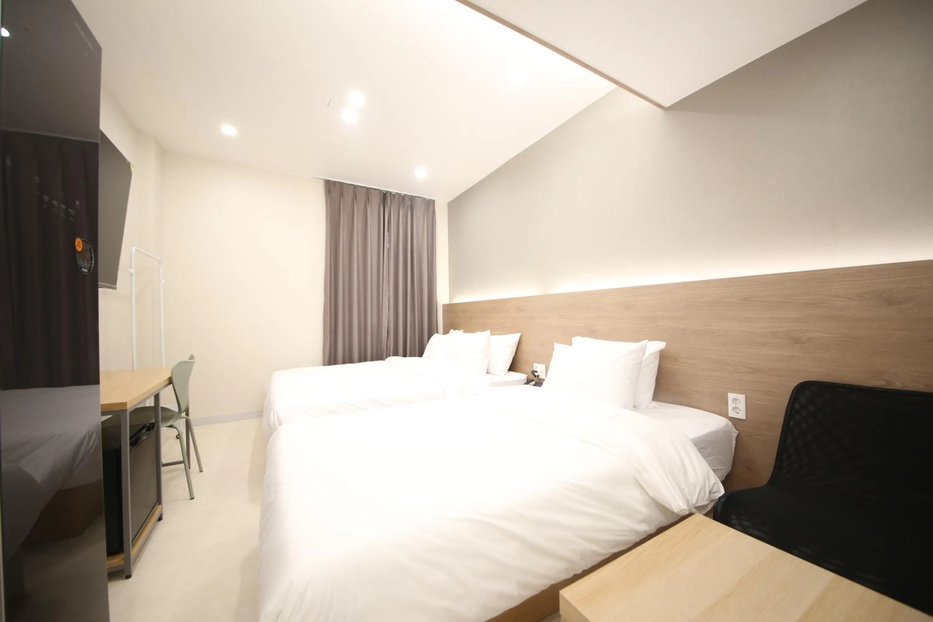 Bed in Calm Rest Hotel Masan