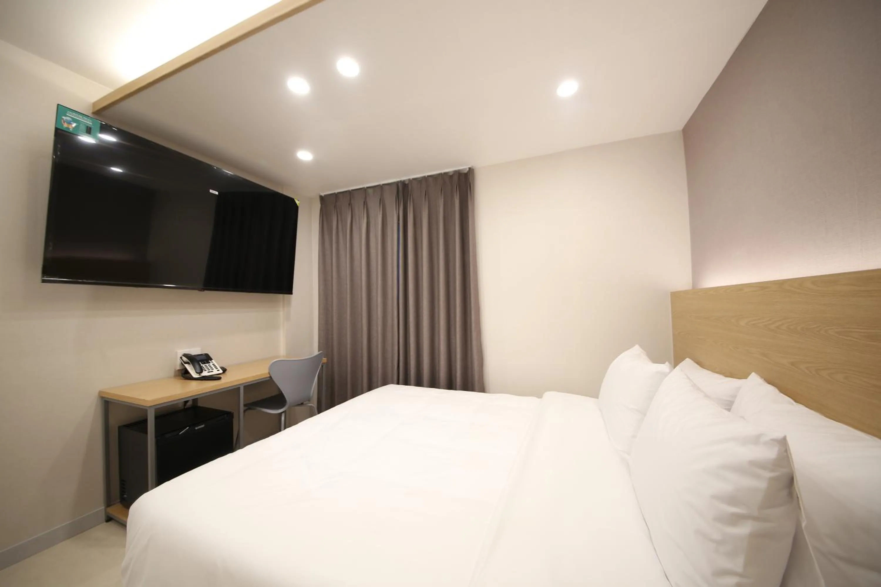 Bed in Calm Rest Hotel Masan