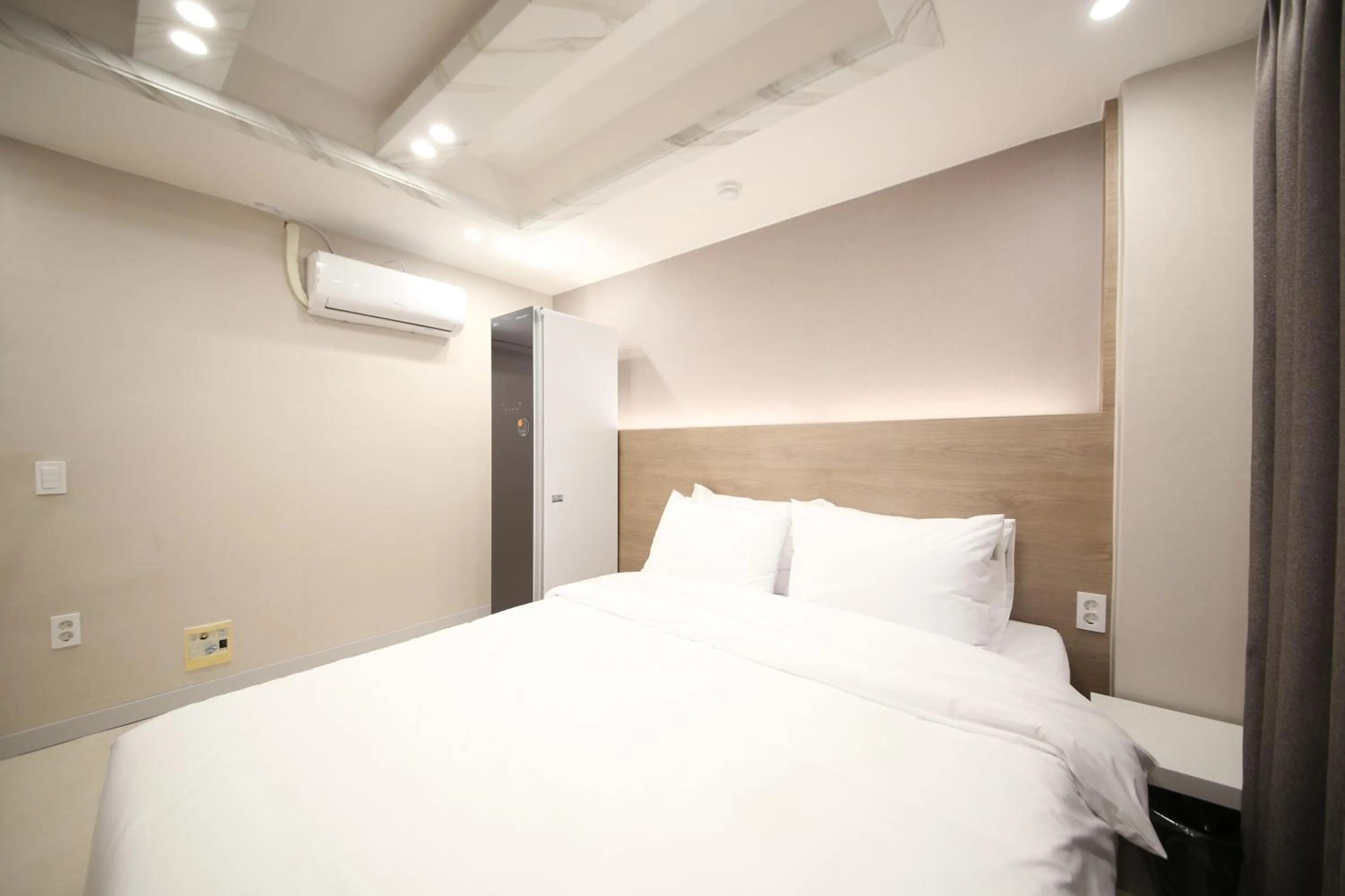 Bed in Calm Rest Hotel Masan