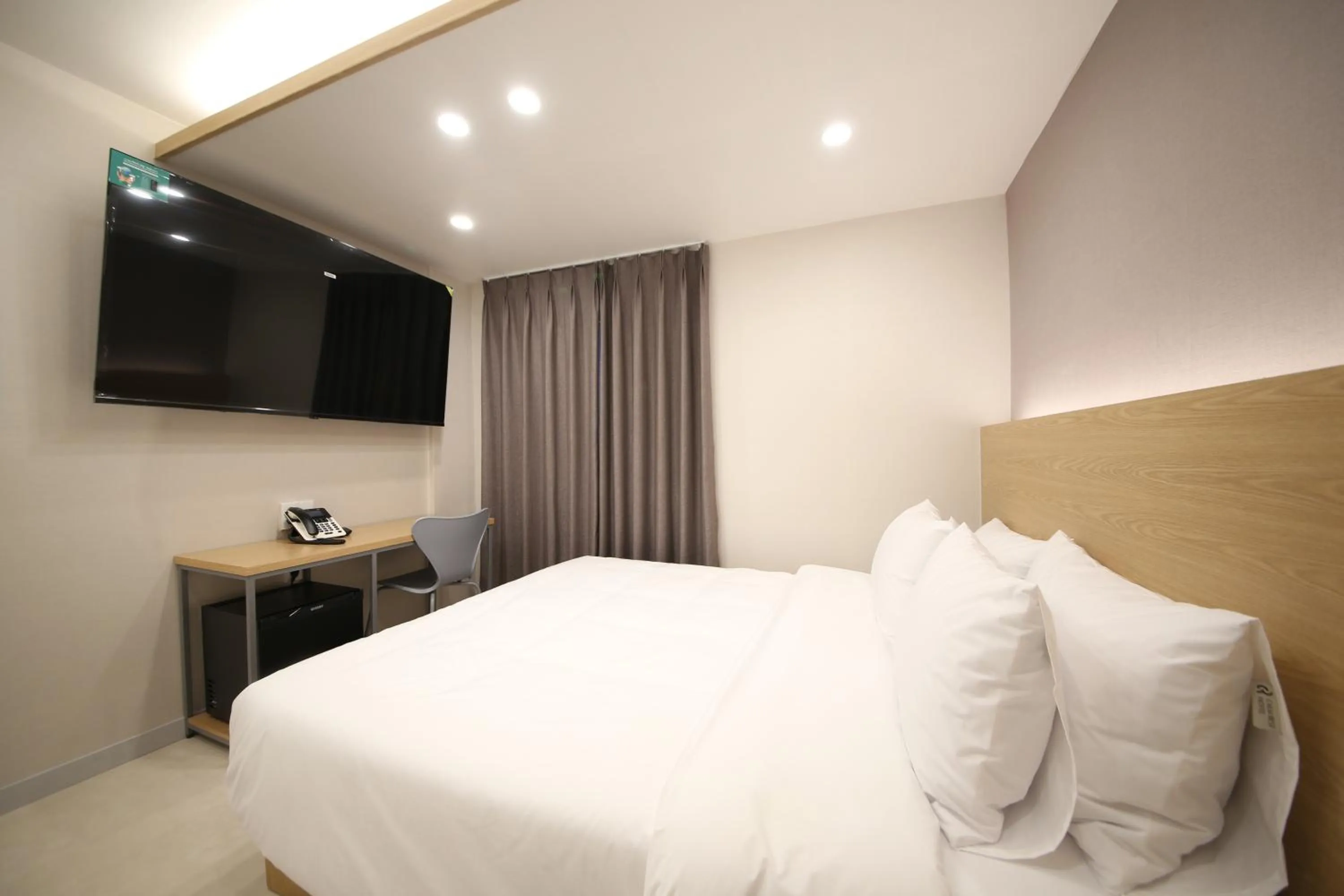 Bed in Calm Rest Hotel Masan