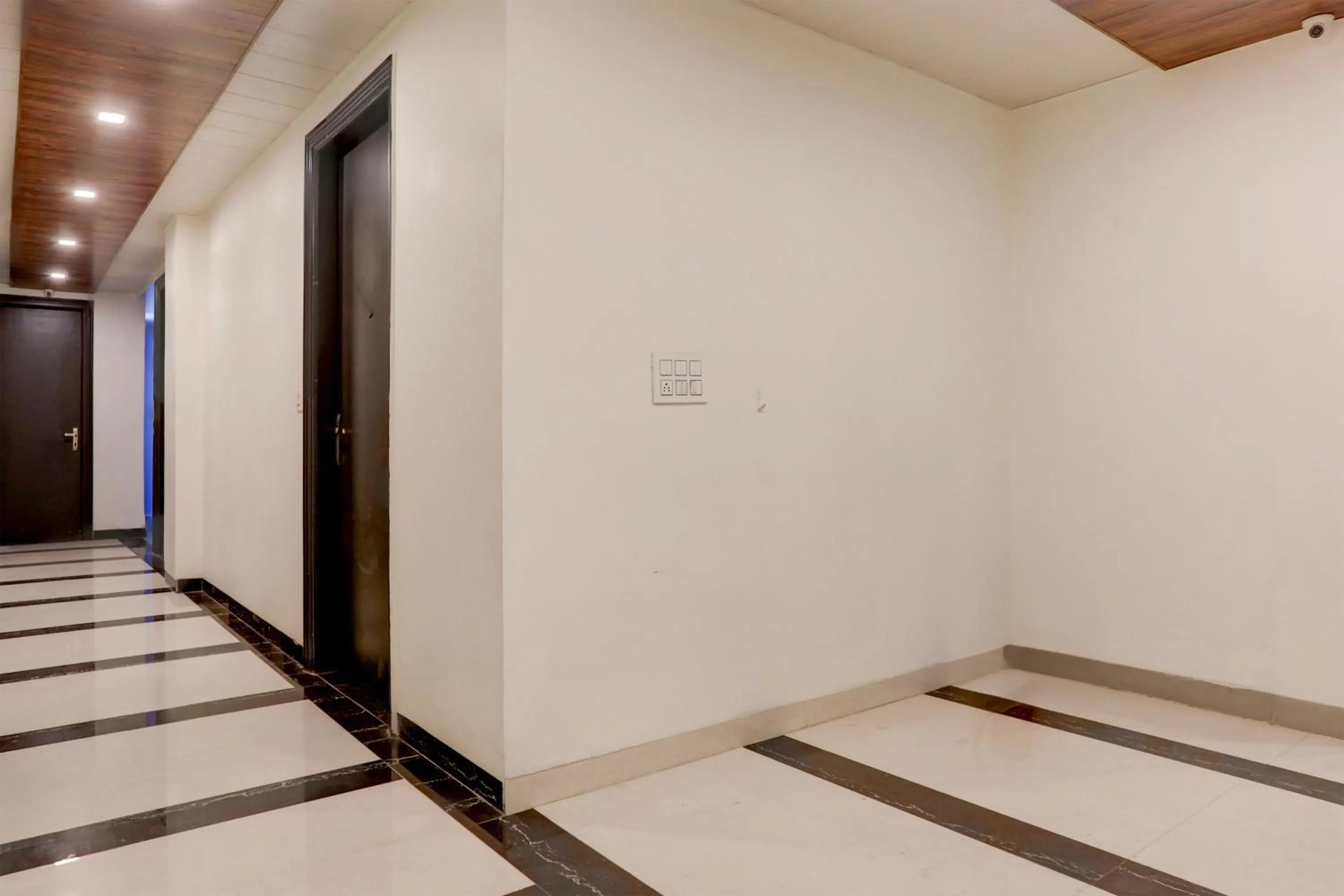 Lobby or reception in Super Townhouse Rohini Sector 18 Formerly Relic Stay