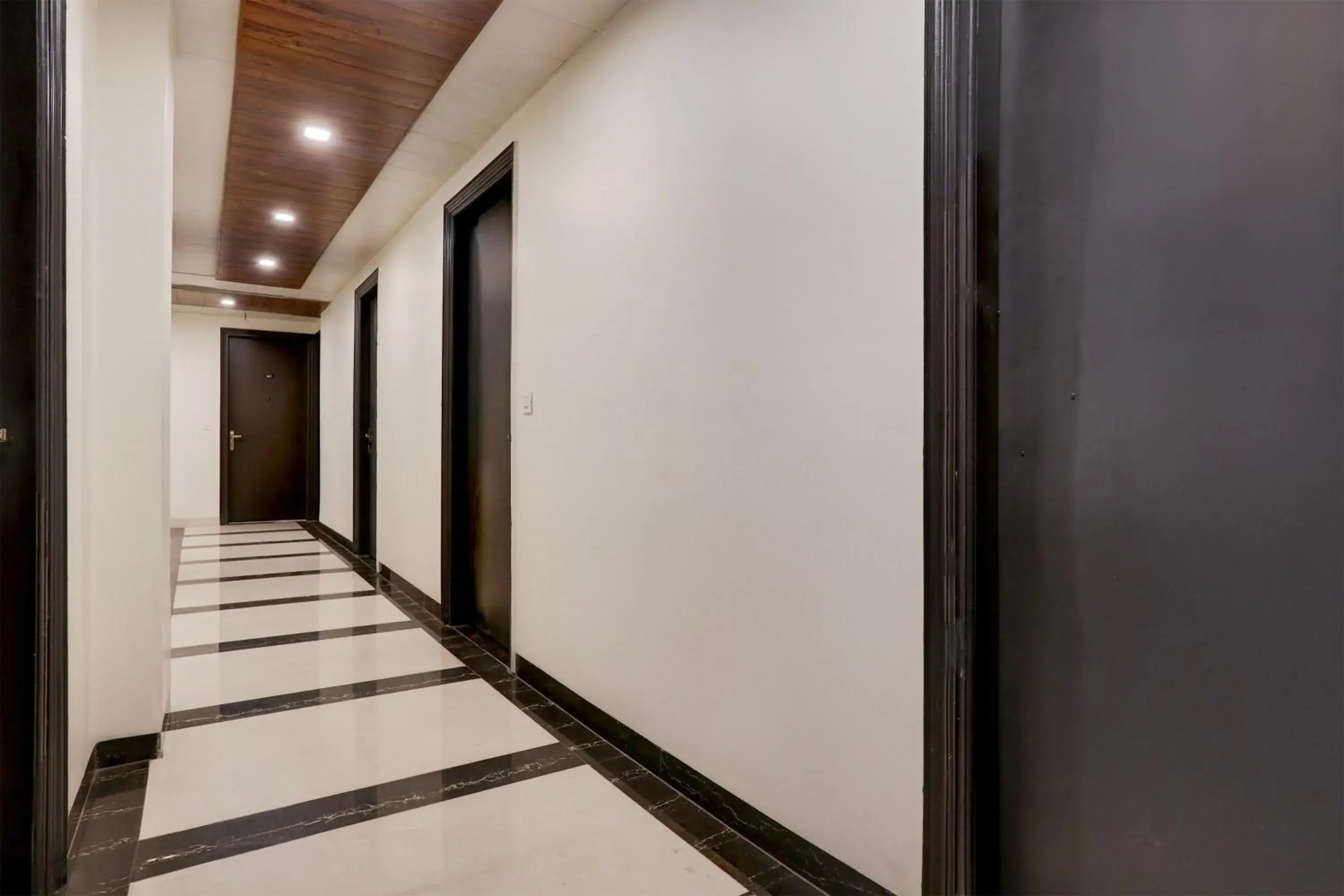 Lobby or reception in Super Townhouse Rohini Sector 18 Formerly Relic Stay Lobby or reception in Super Townhouse Rohini Sector 18 Formerly Relic Stay