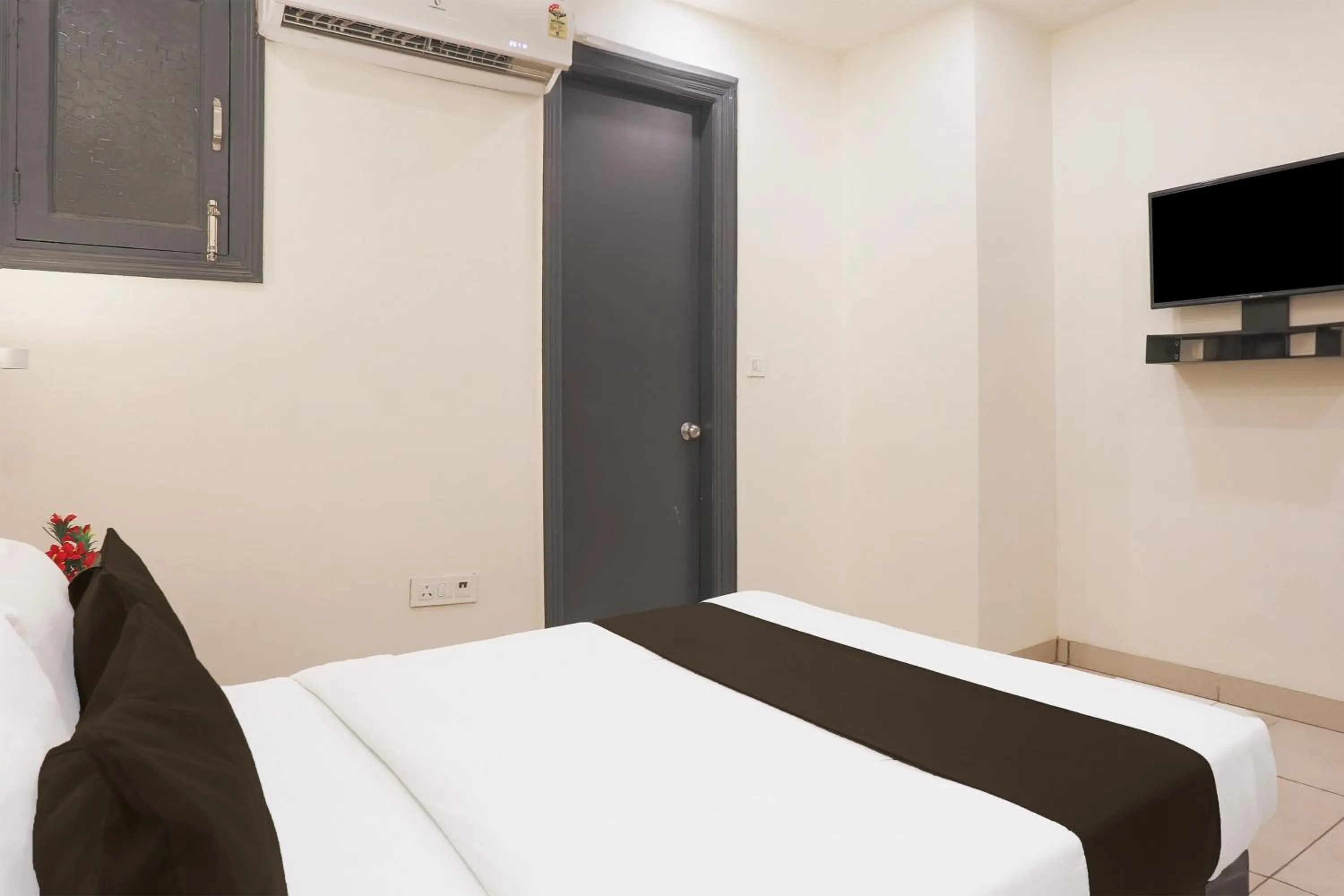 Bedroom, Bed in Super Townhouse Rohini Sector 18 Formerly Relic Stay