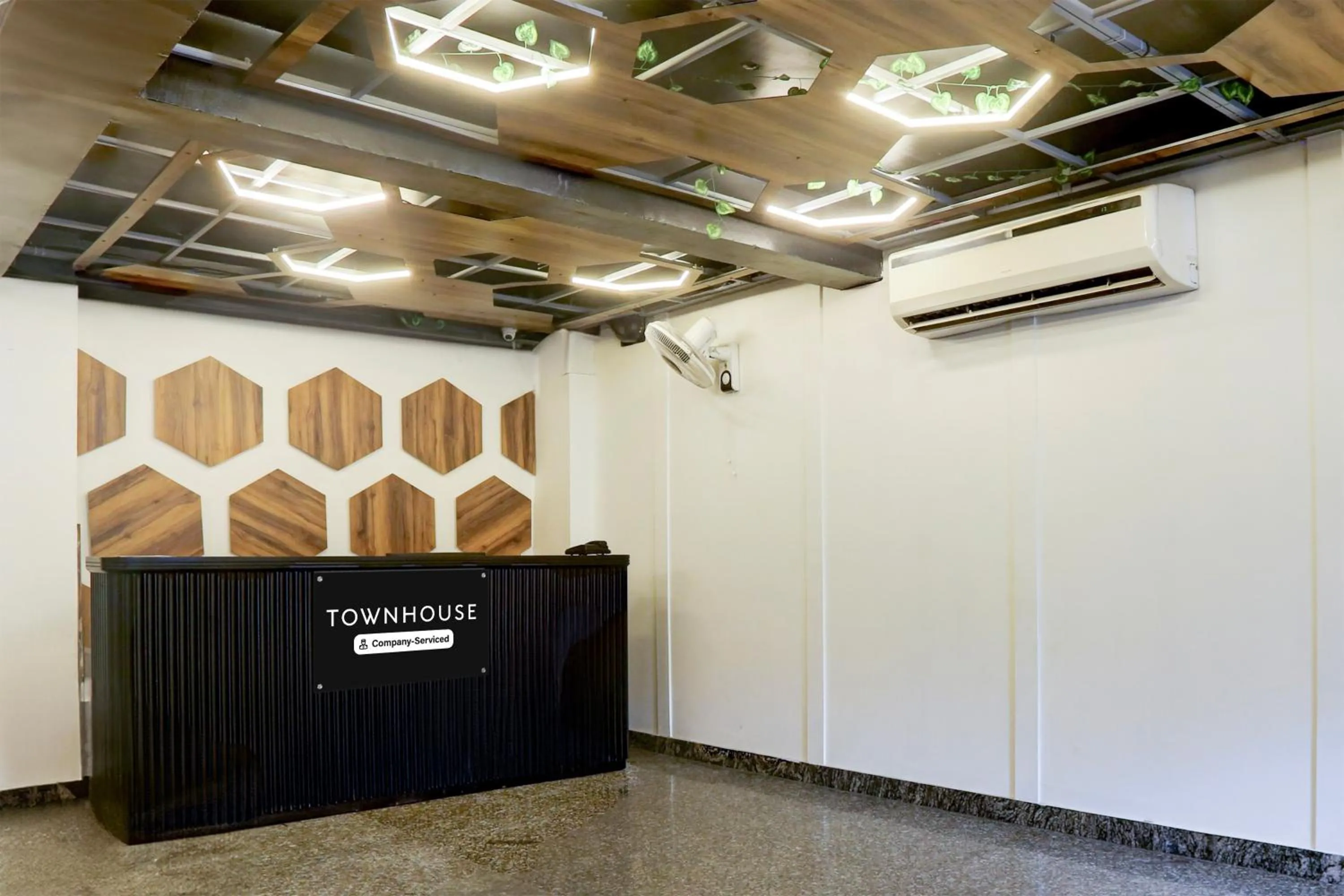 Lobby or reception in Super Townhouse Rohini Sector 18 Formerly Relic Stay