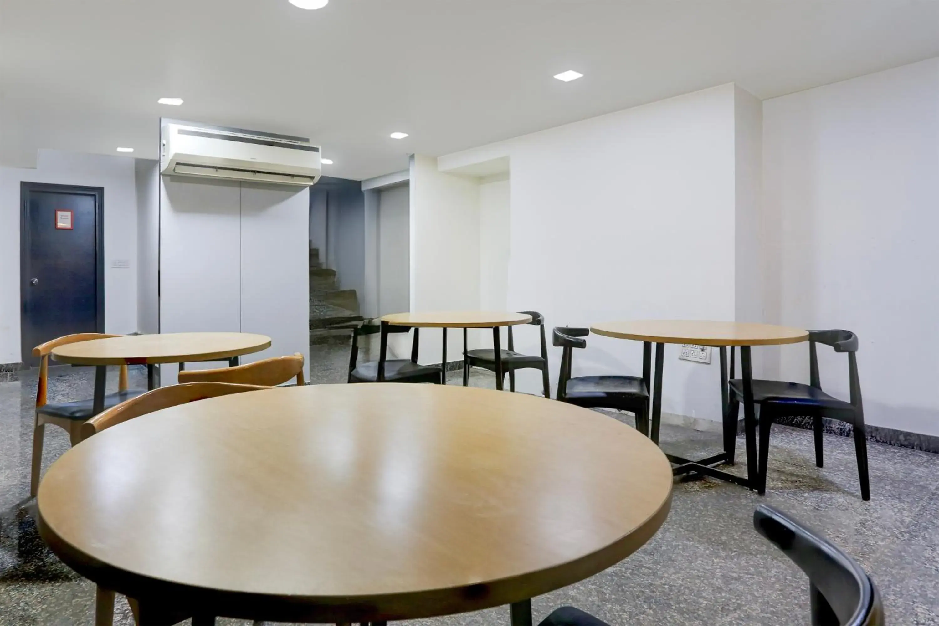 Restaurant/places to eat in Super Townhouse Rohini Sector 18 Formerly Relic Stay Restaurant/places to eat in Super Townhouse Rohini Sector 18 Formerly Relic Stay