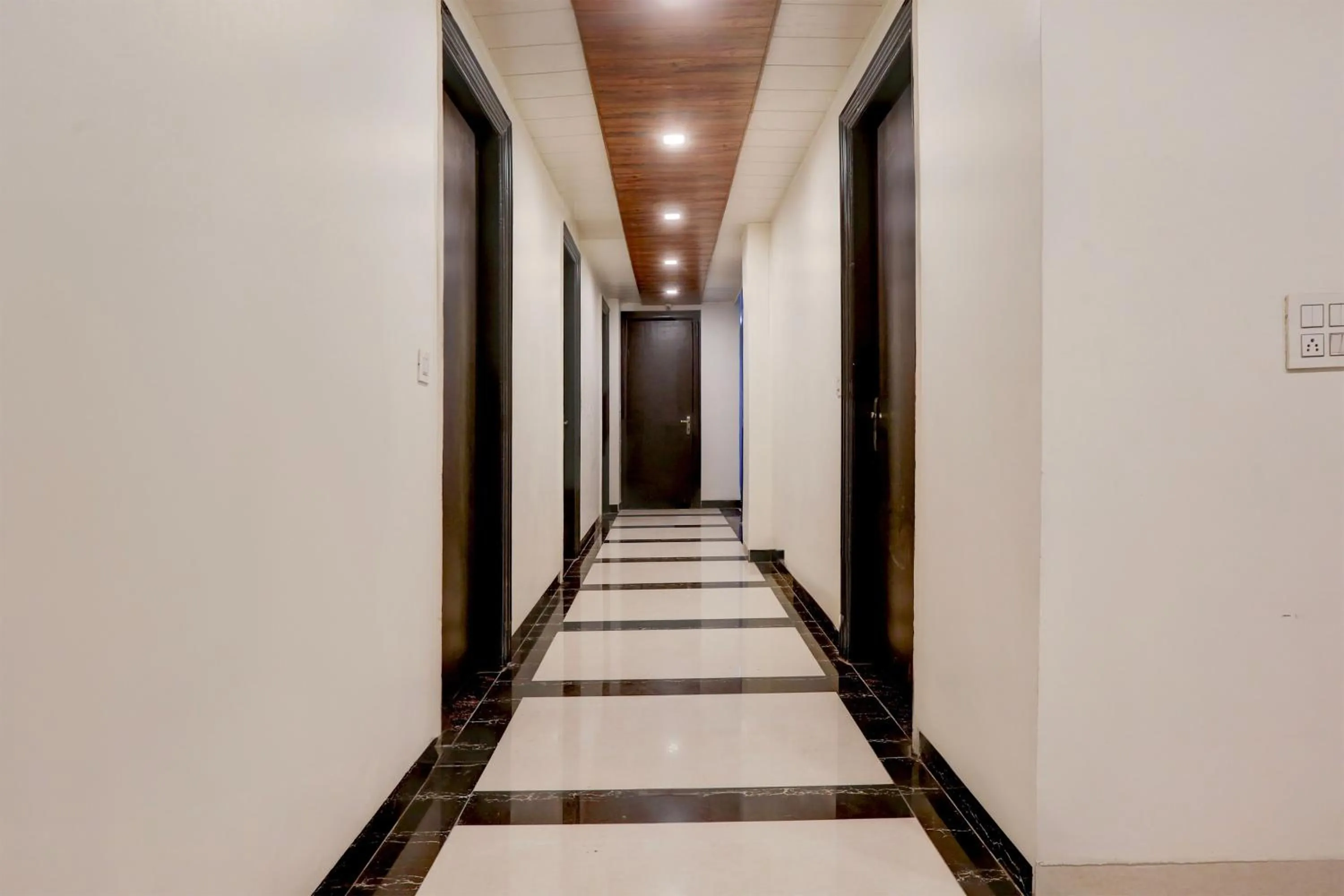 Lobby or reception in Super Townhouse Rohini Sector 18 Formerly Relic Stay