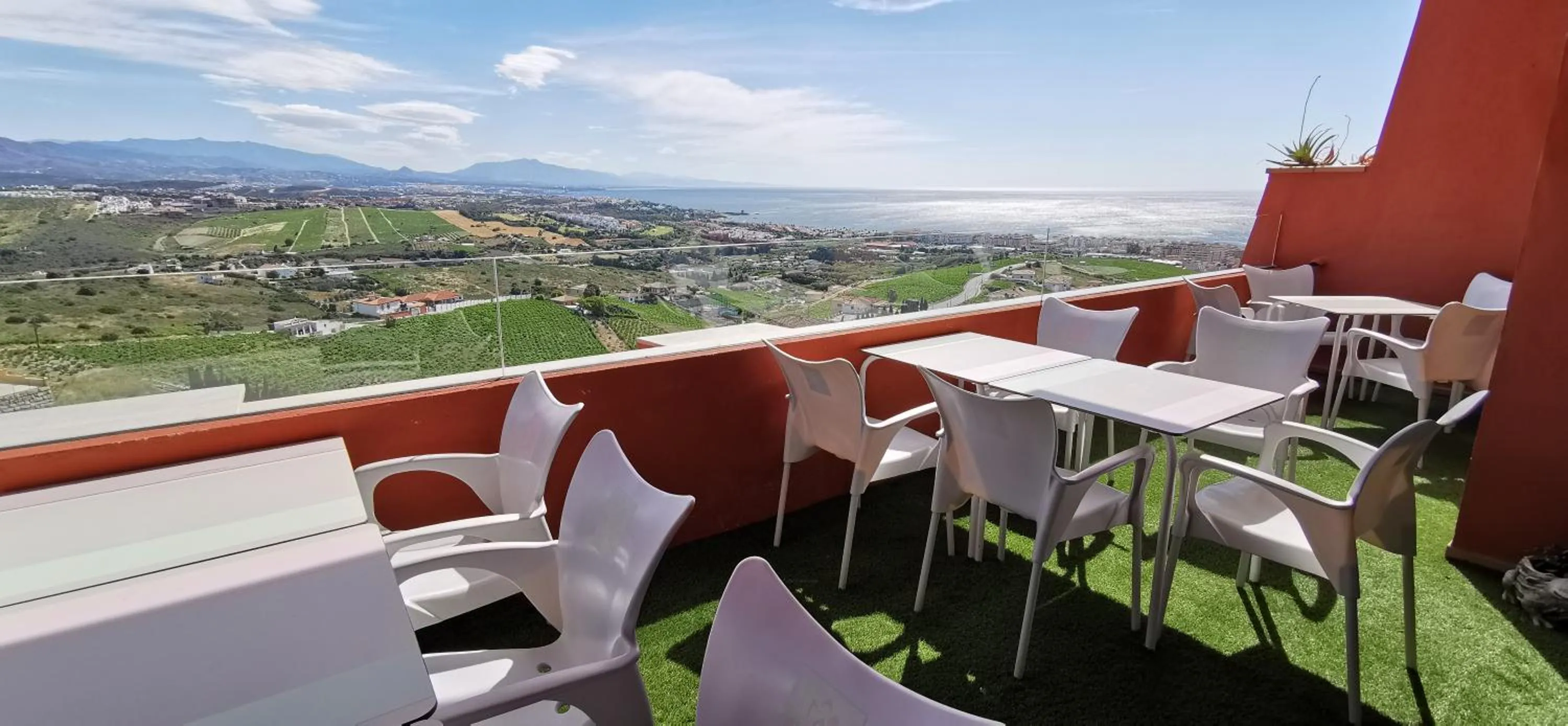 Restaurant/places to eat in Apartamentos Manilva Green