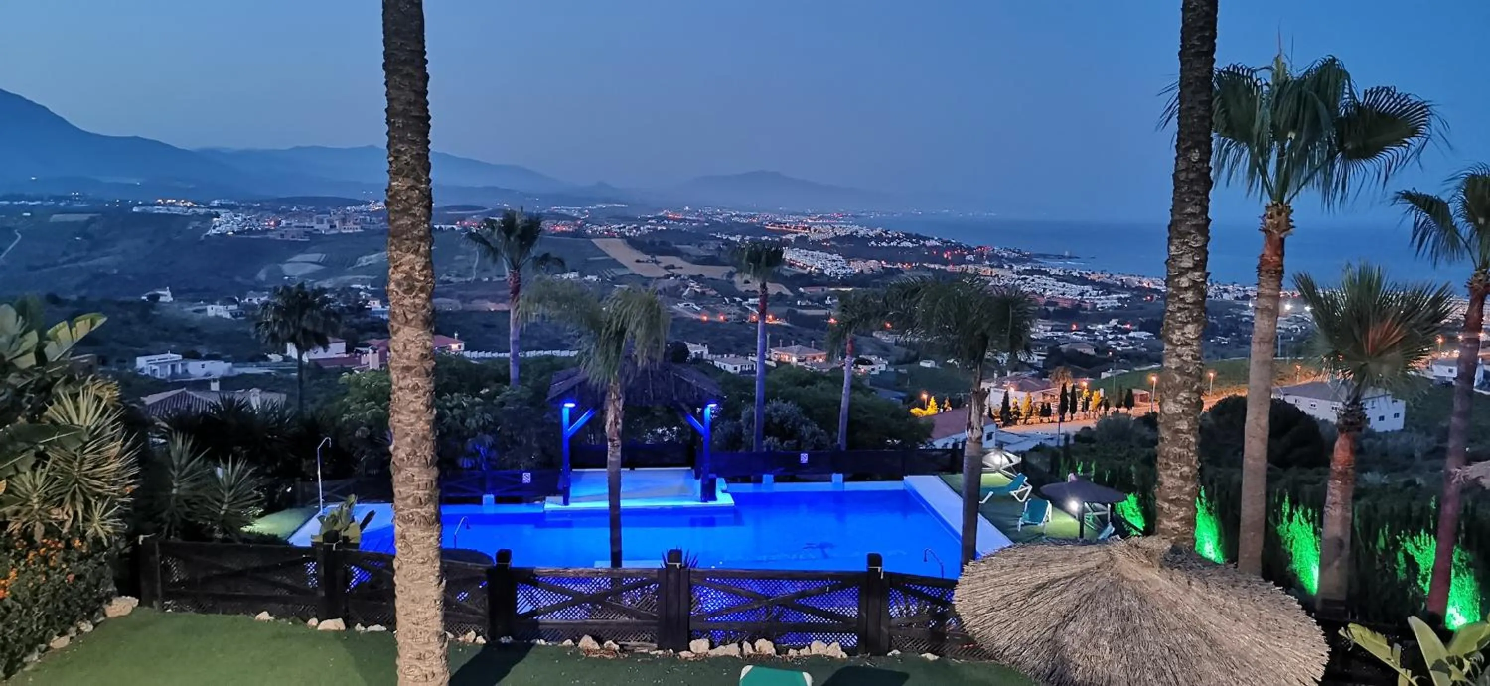 Restaurant/places to eat in Apartamentos Manilva Green