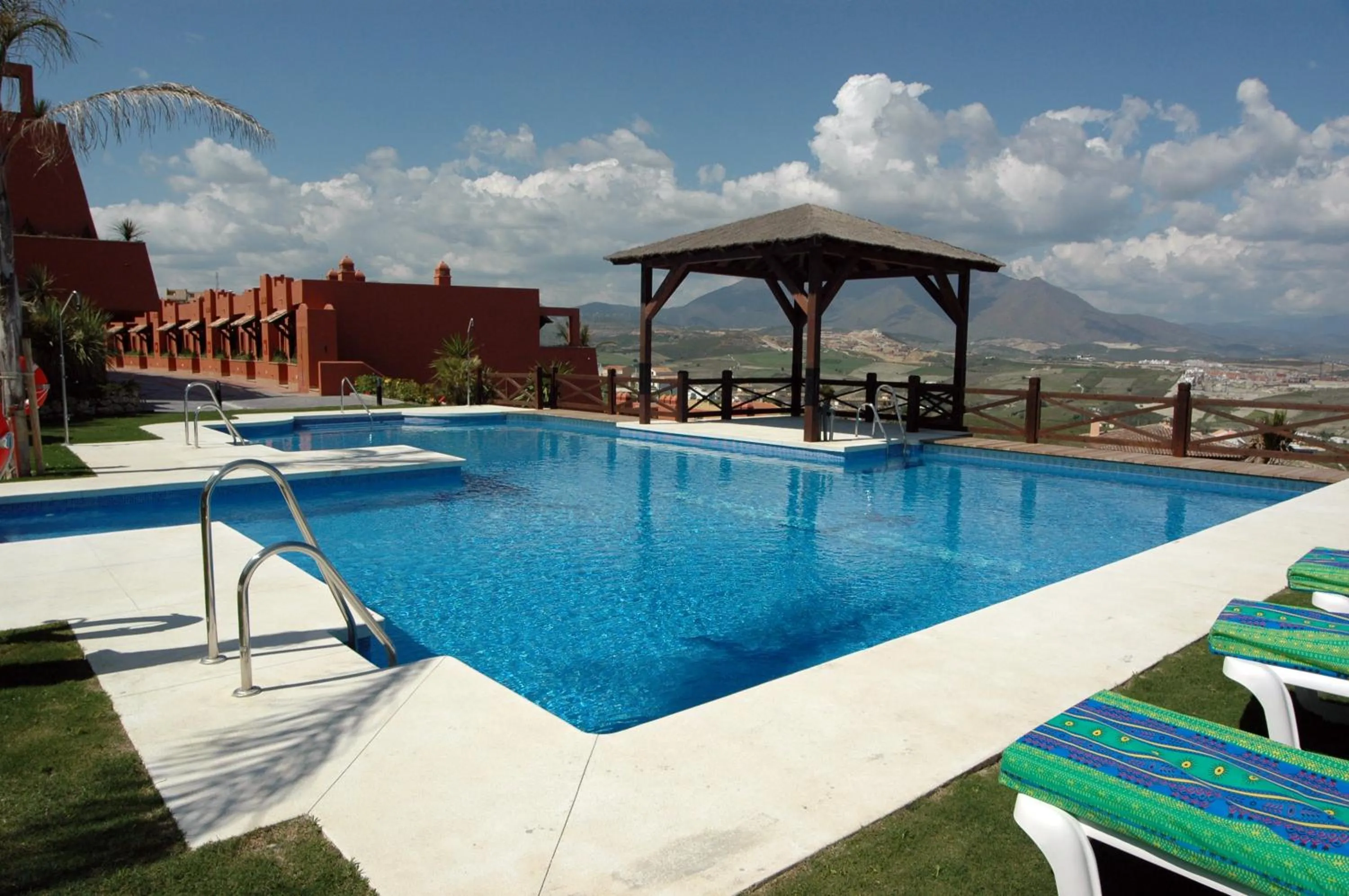 Swimming pool in Apartamentos Manilva Green