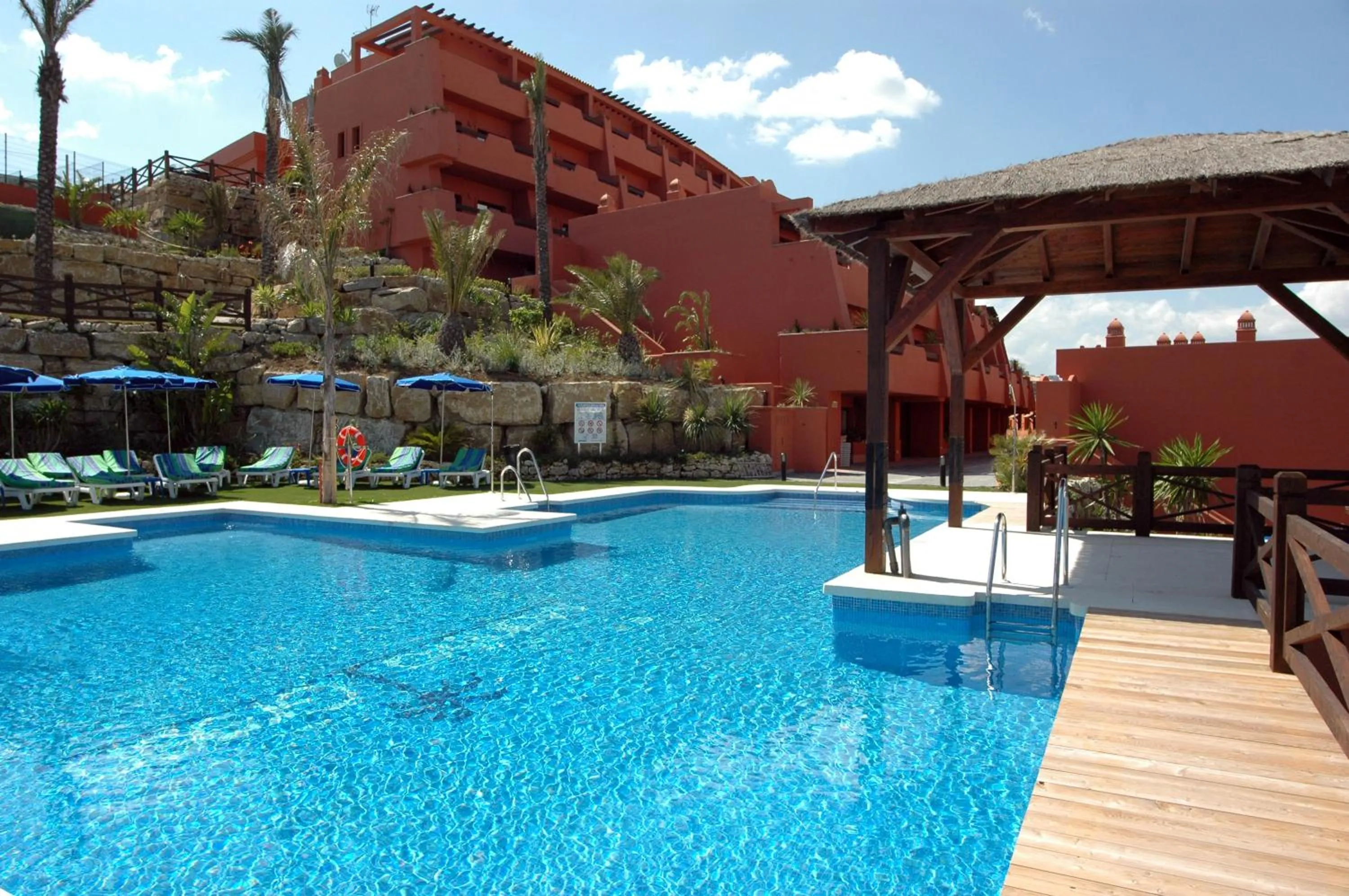 Swimming pool in Apartamentos Manilva Green