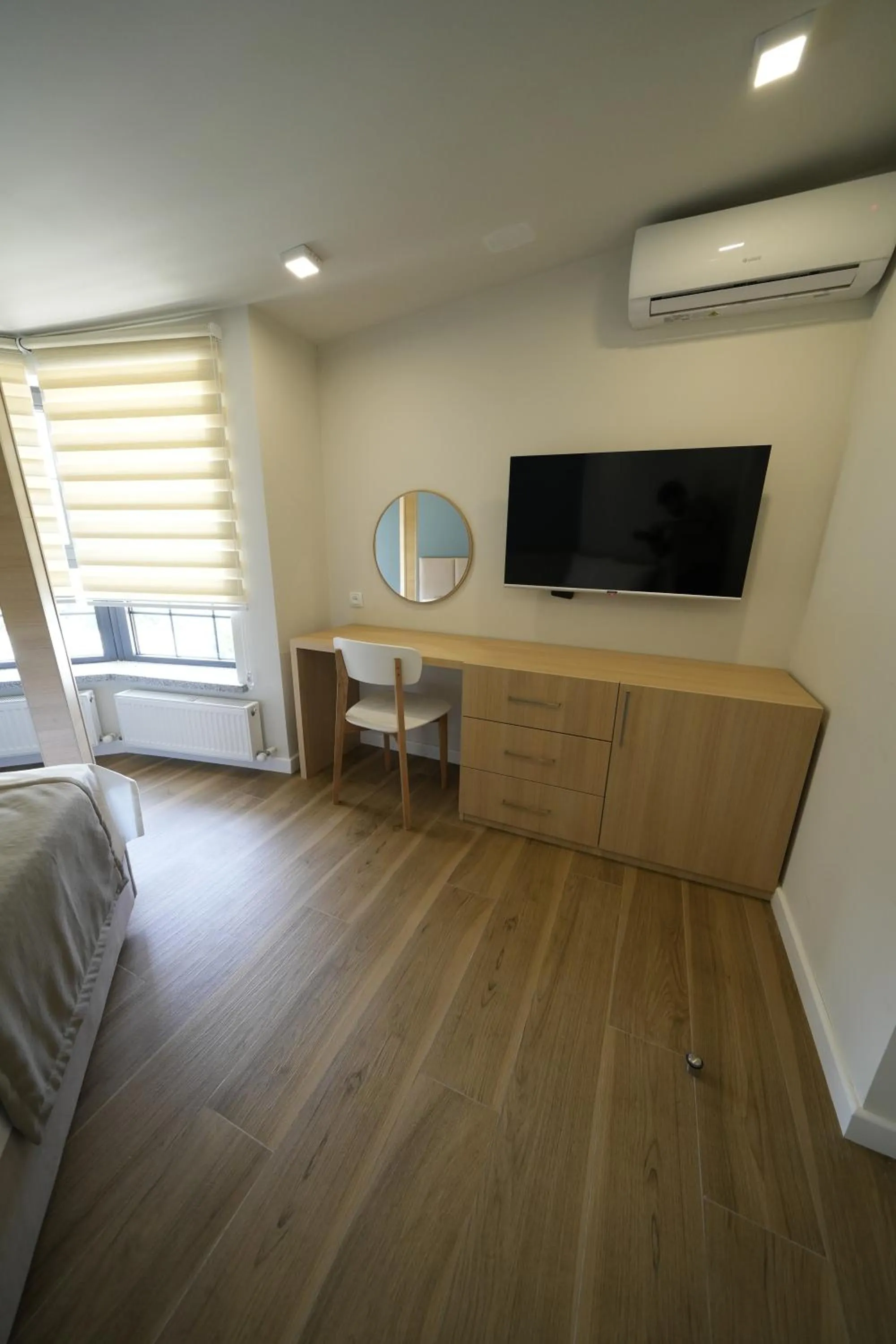 Communal lounge/ TV room, Bed in Ser In Hotel