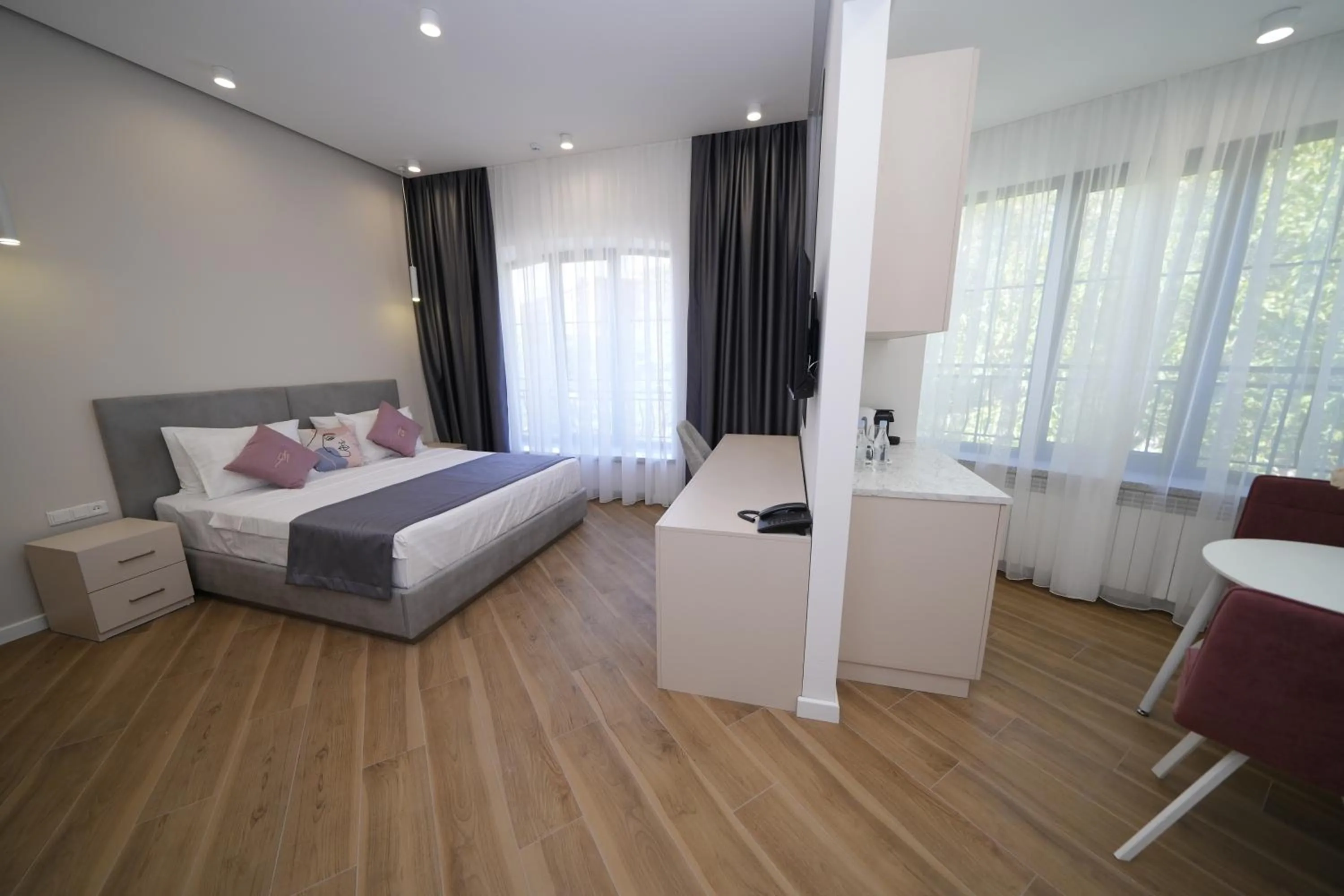 Photo of the whole room, Bed in Ser In Hotel