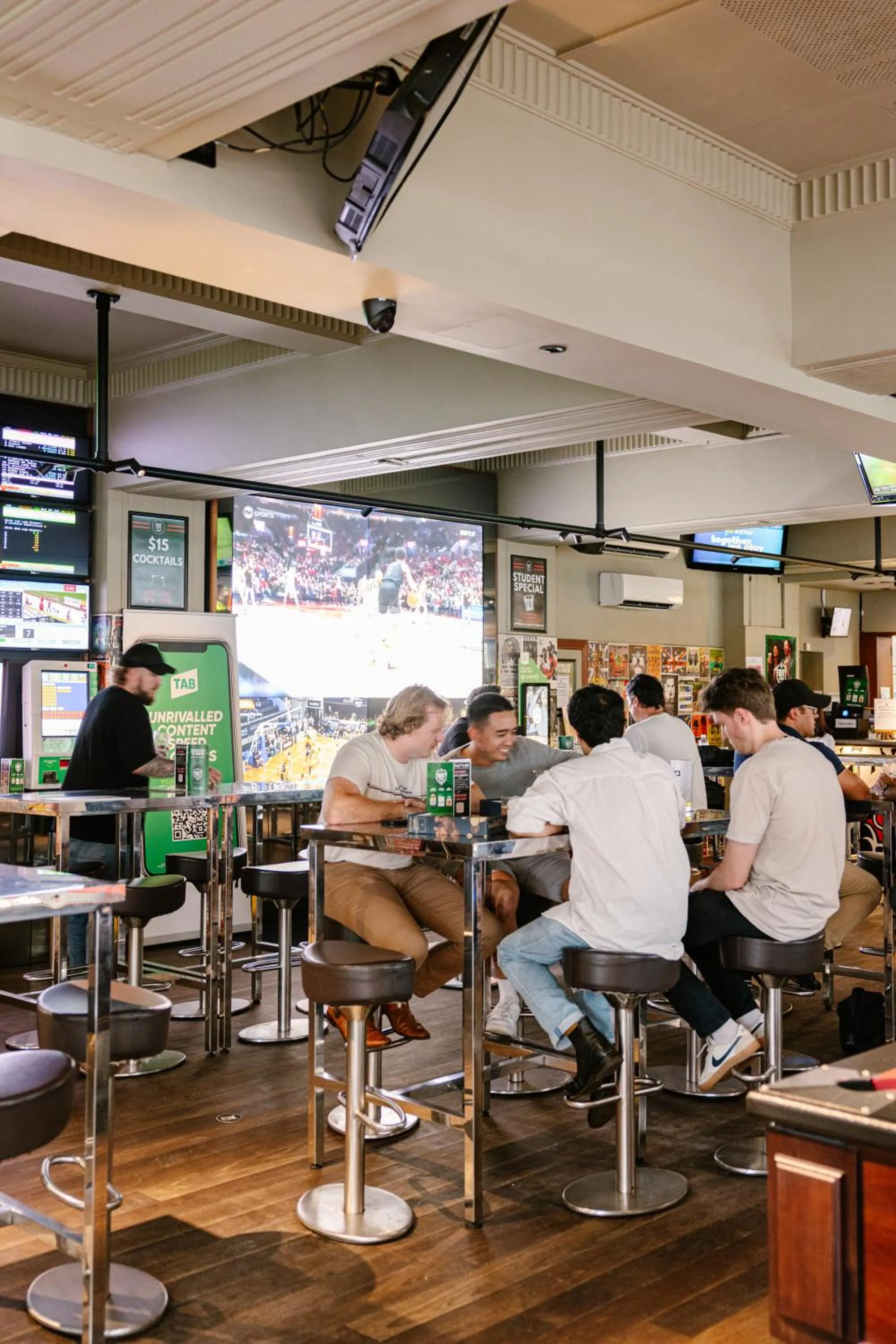 Property building in Bar Broadway