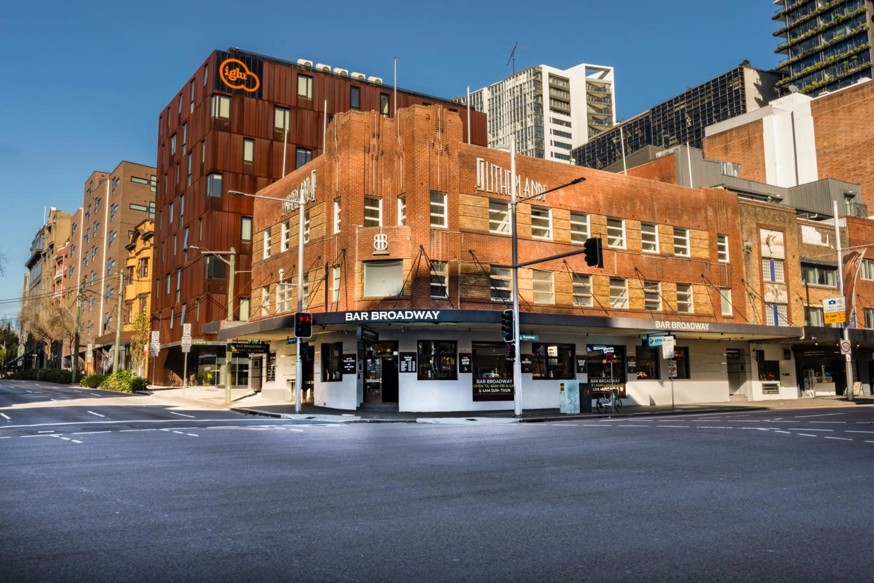 Property building in Bar Broadway