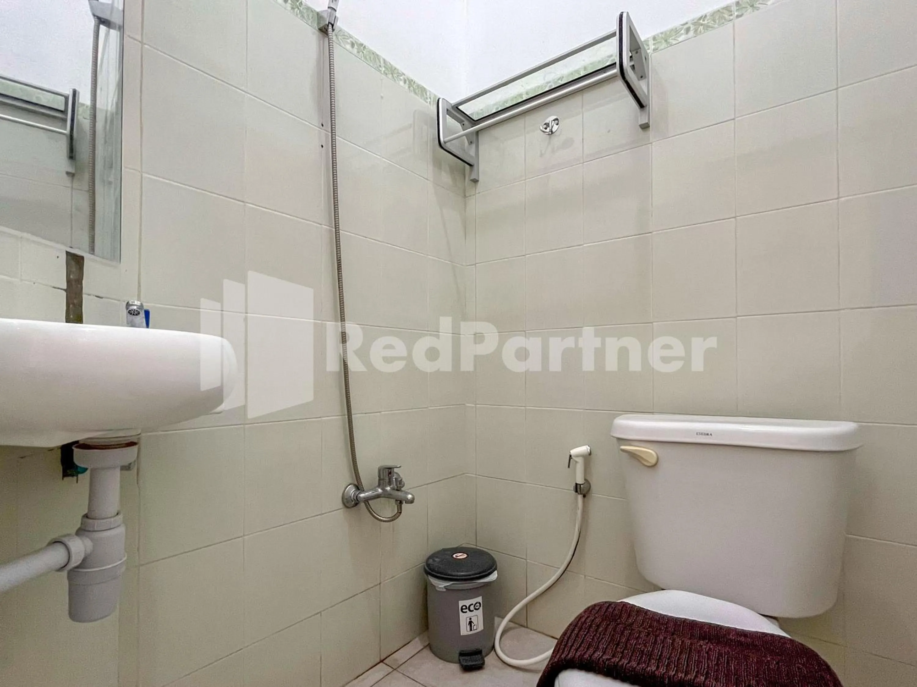 D Palma Near Lokananta Manahan Mitra RedDoorz