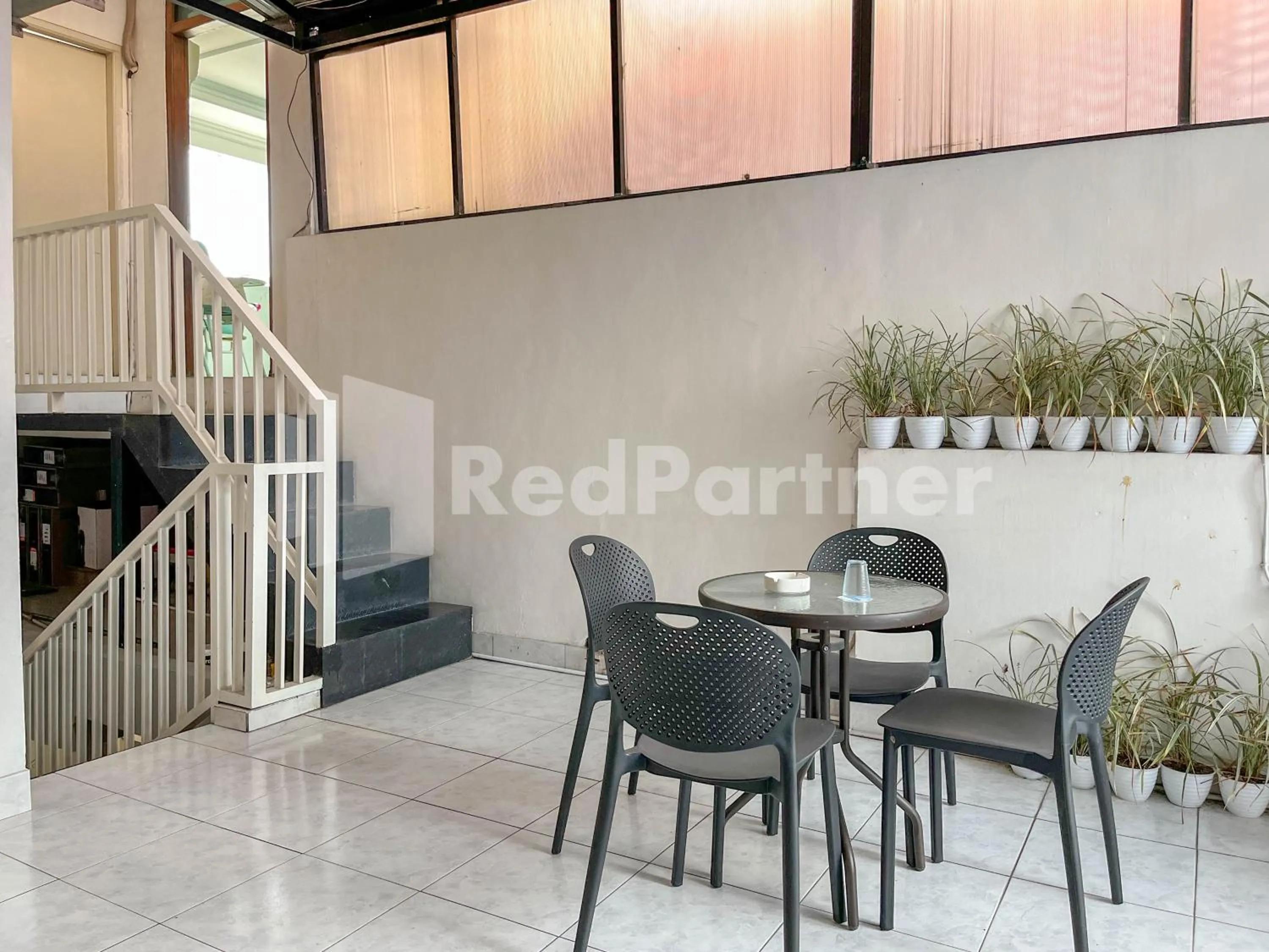 D Palma Near Lokananta Manahan Mitra RedDoorz
