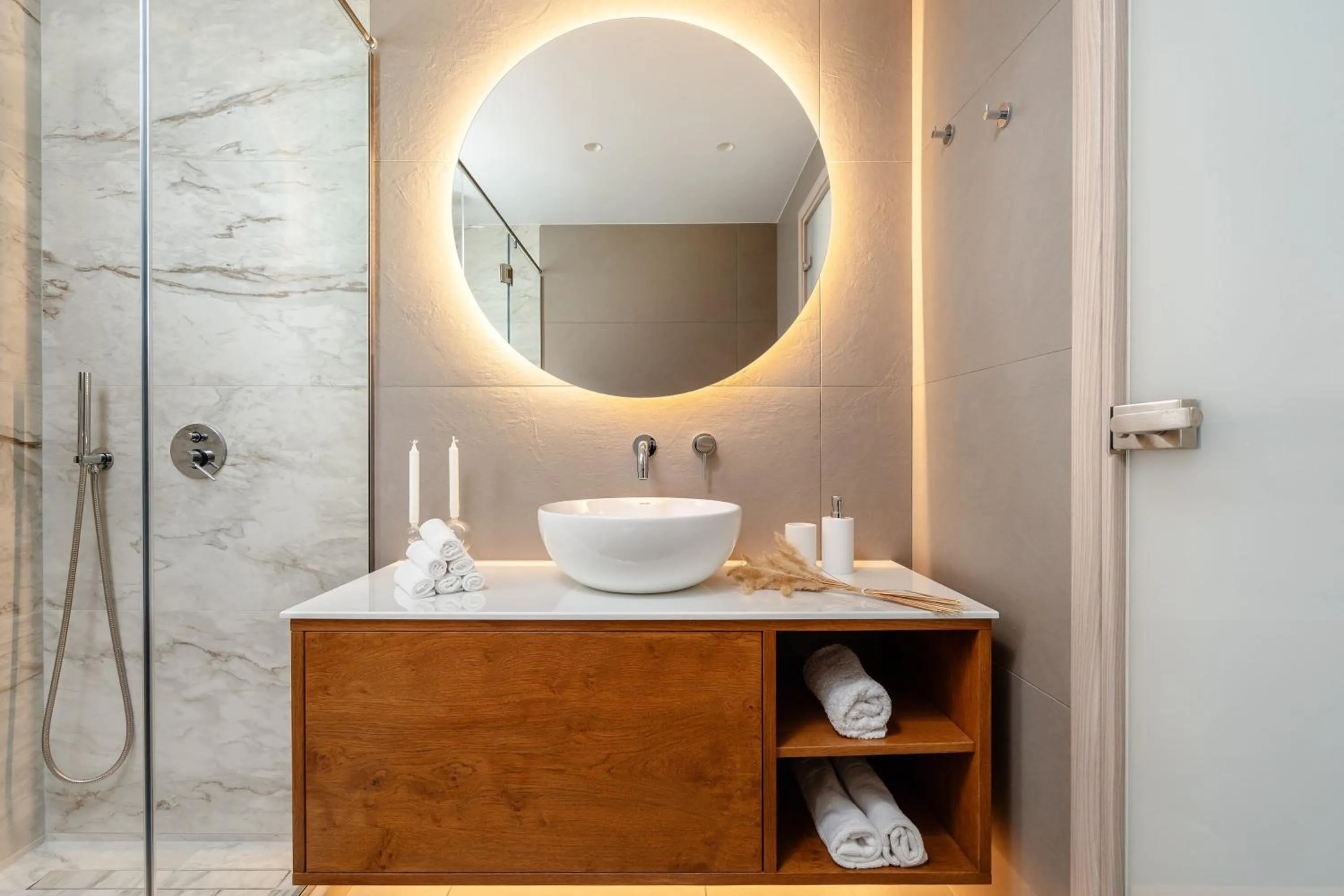 Bathroom in Thalelion 3 bedroom Villas with private pool and Jacuzzi