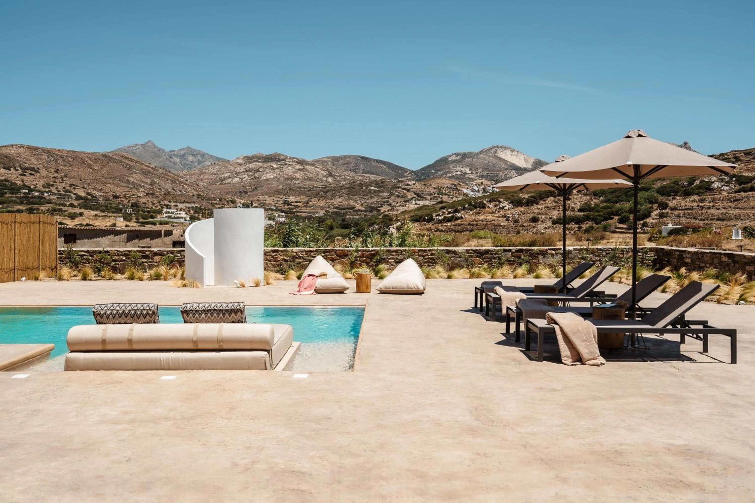 Patio in Thalelion 3 bedroom Villas with private pool and Jacuzzi