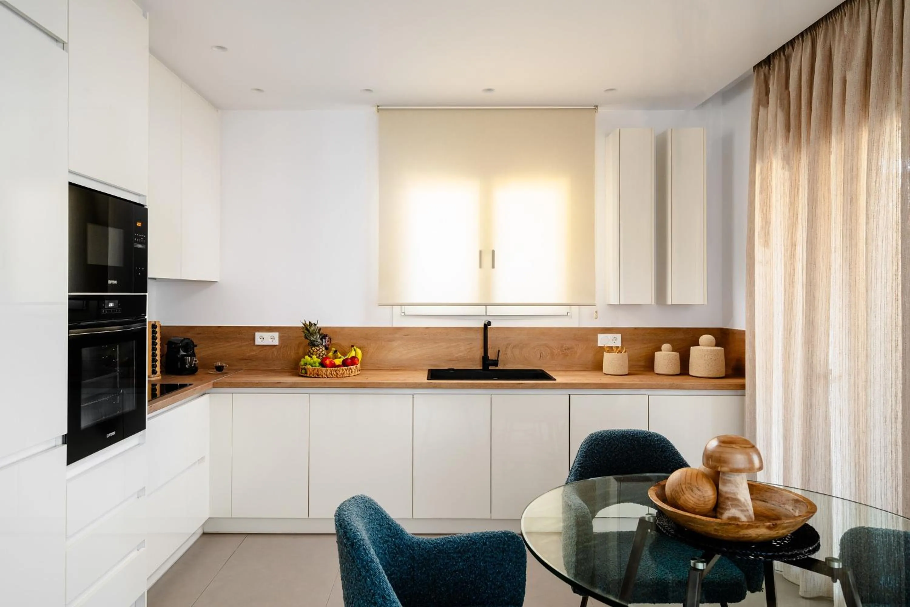 Kitchen or kitchenette in Thalelion 3 bedroom Villas with private pool and Jacuzzi