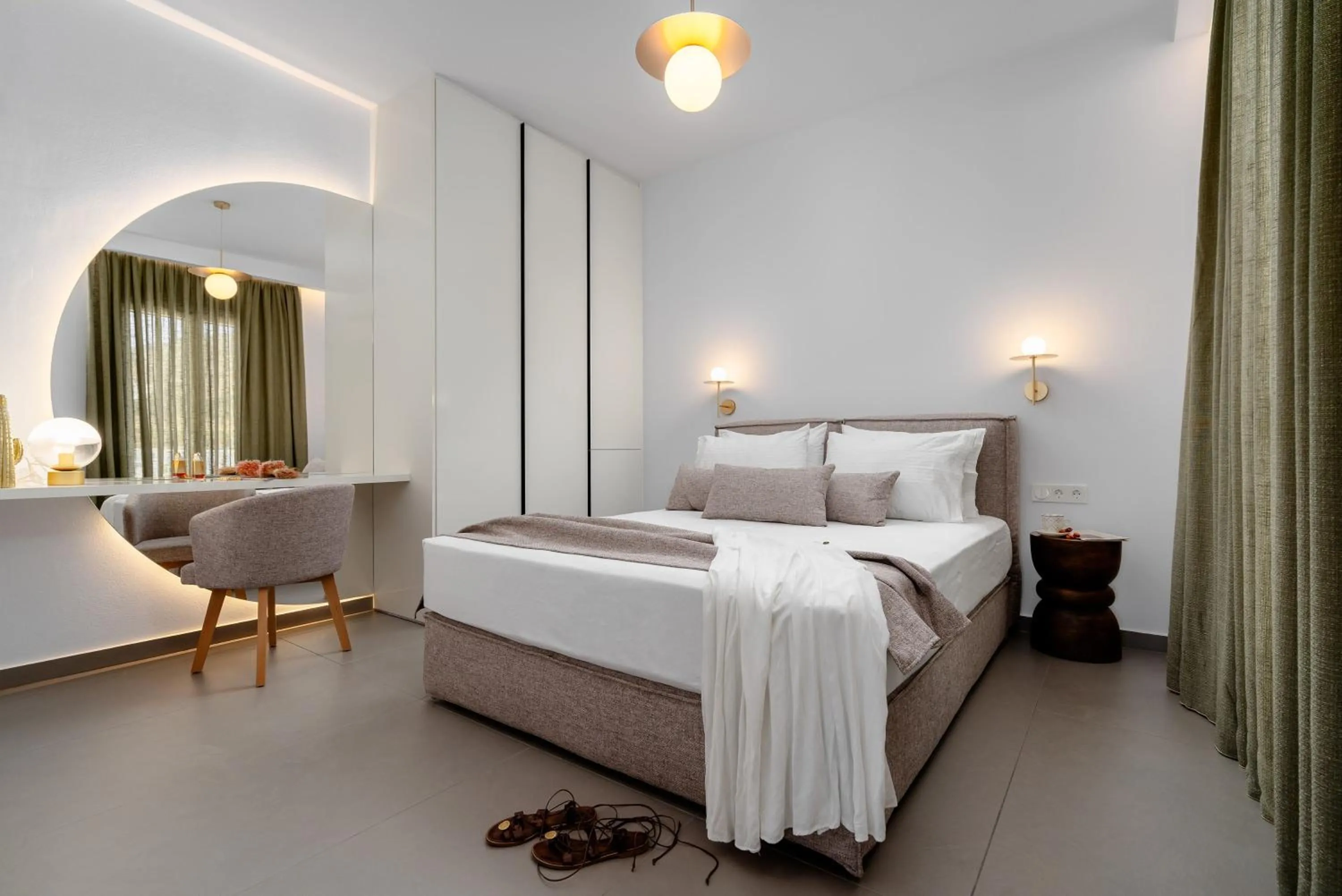 Shower, Bed in Thalelion 3 bedroom Villas with private pool and Jacuzzi