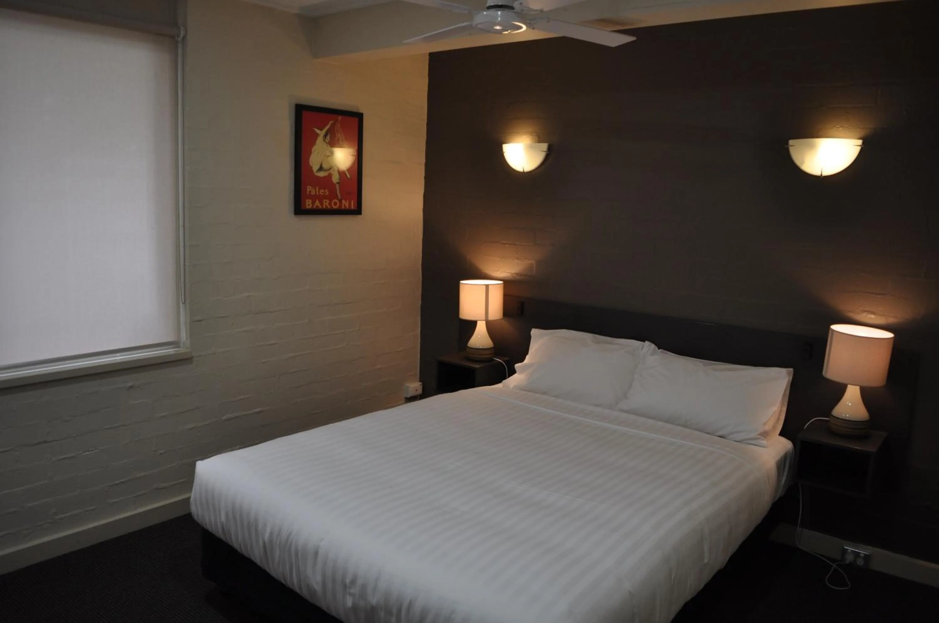 Bedroom, Bed in Brougham Arms Hotel