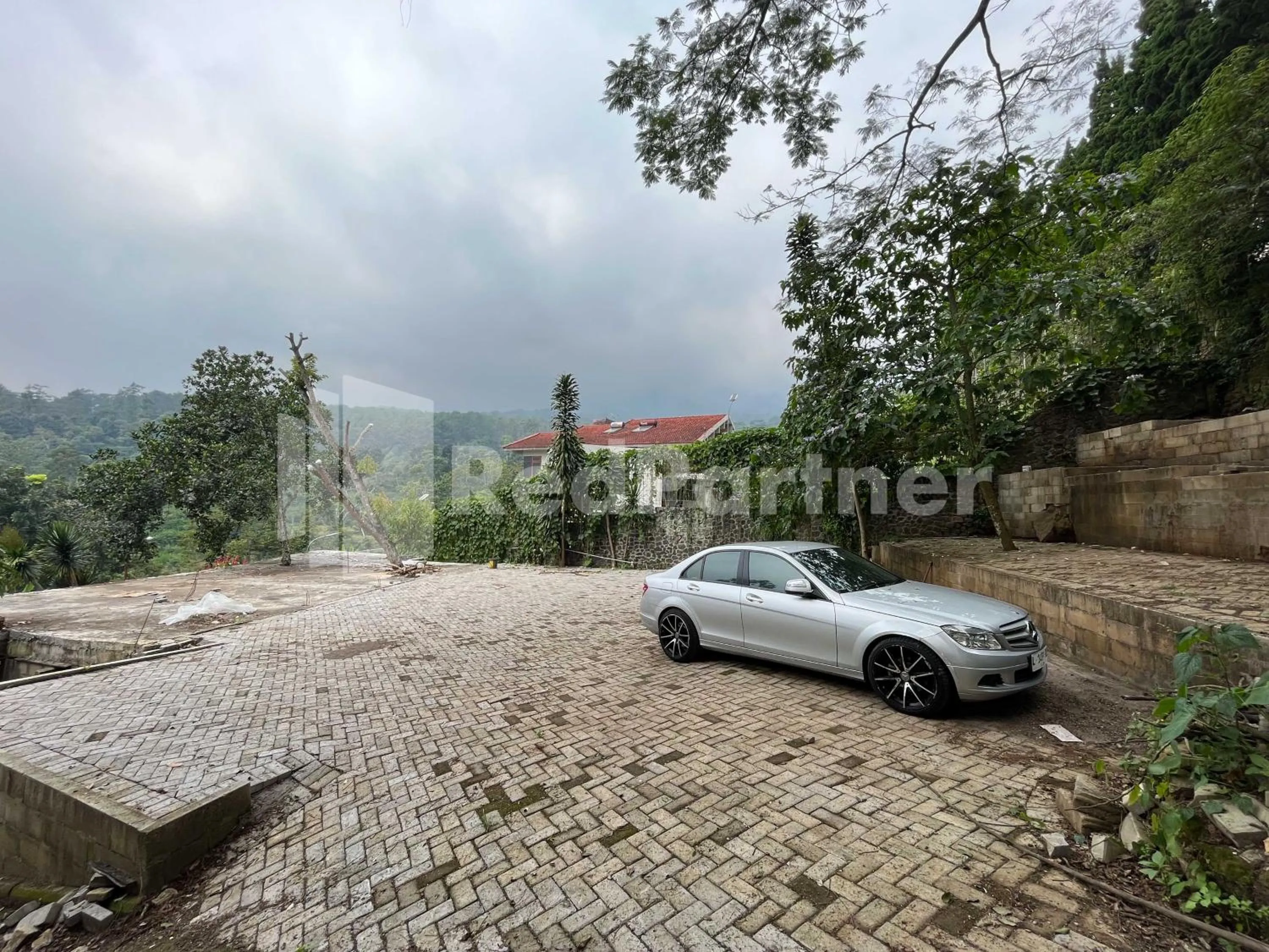Parking in Villa A2 Trawas RedPartner