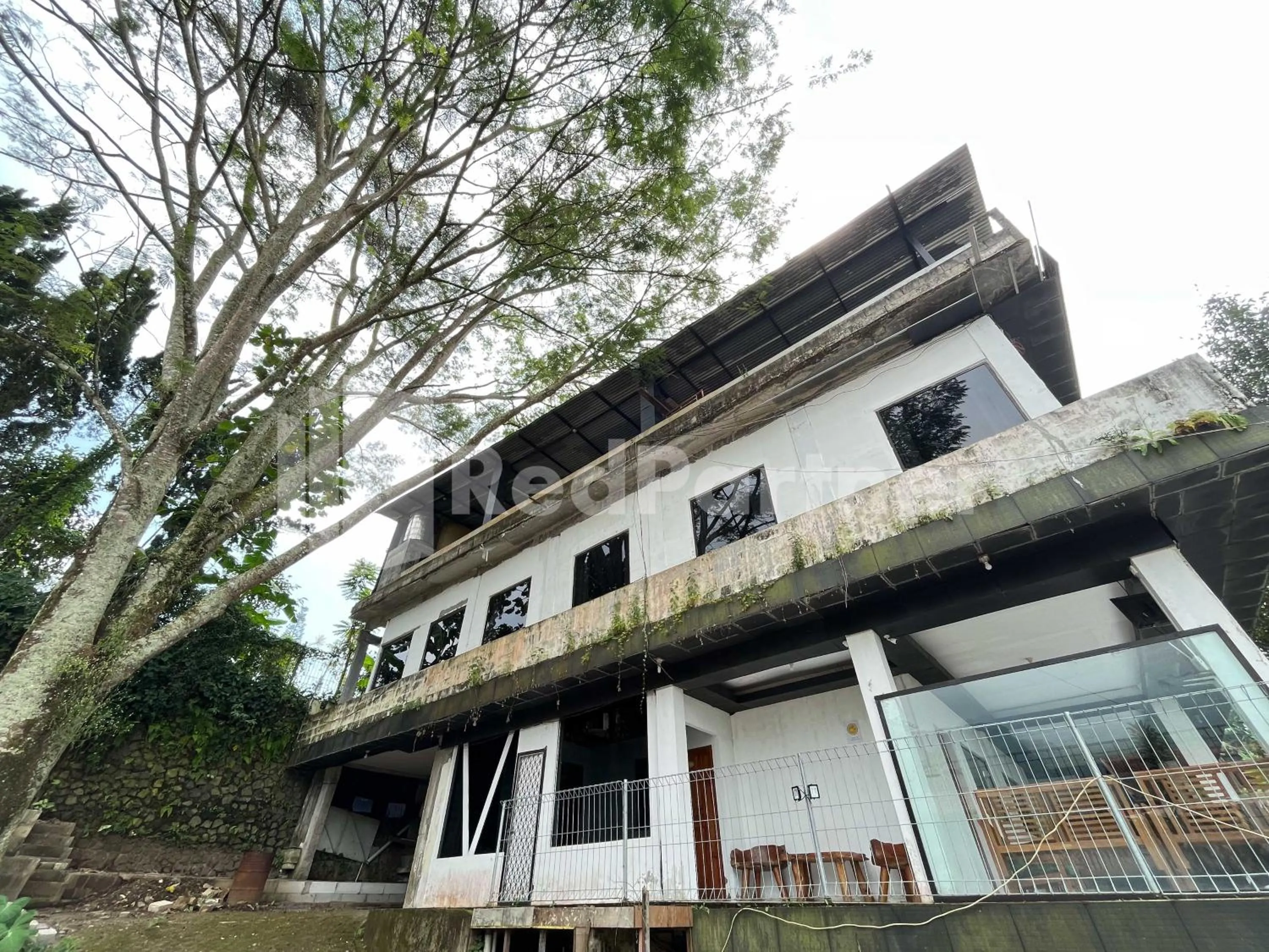 Property building in Villa A2 Trawas RedPartner