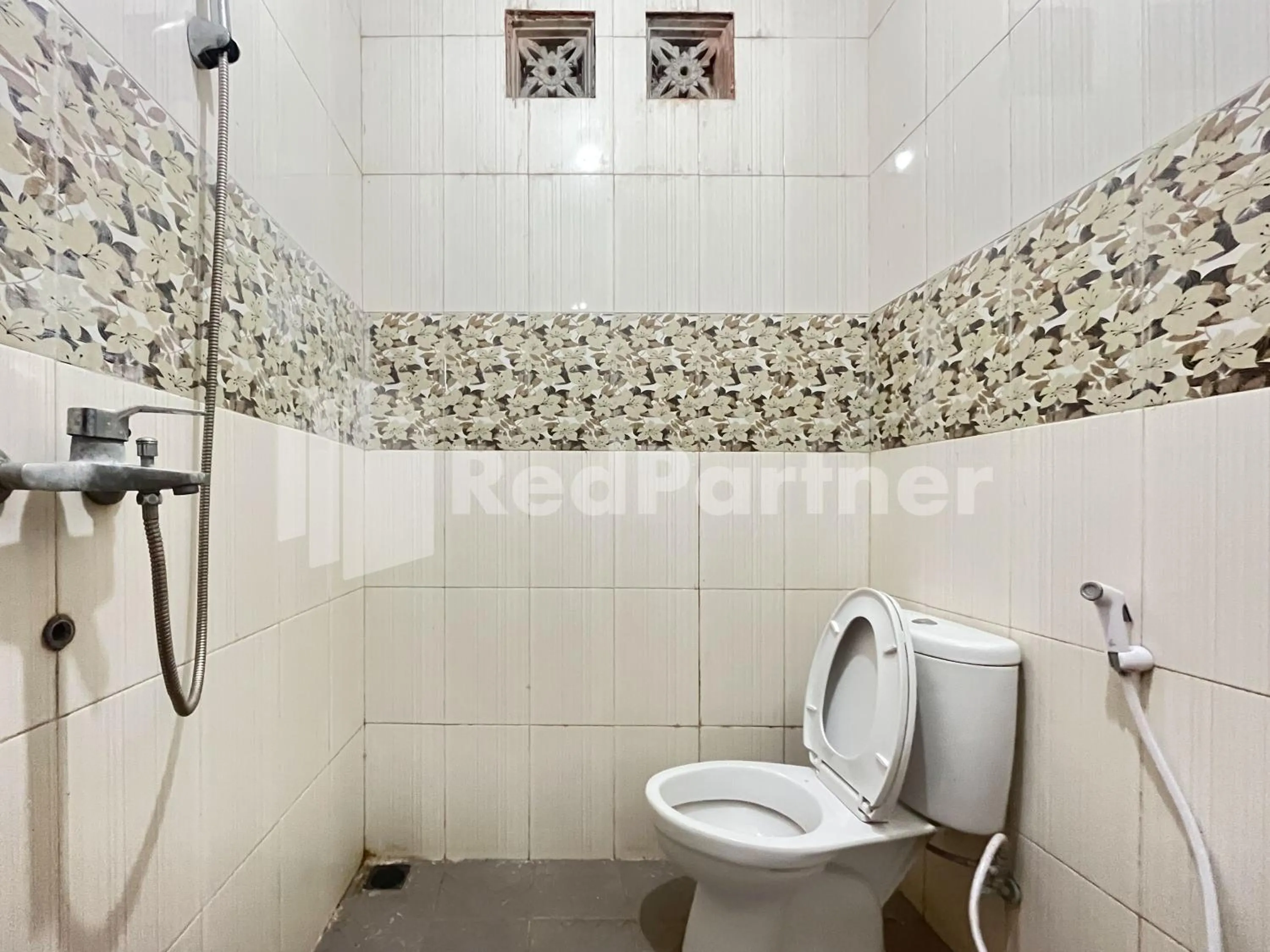 Bathroom in Villa A2 Trawas RedPartner