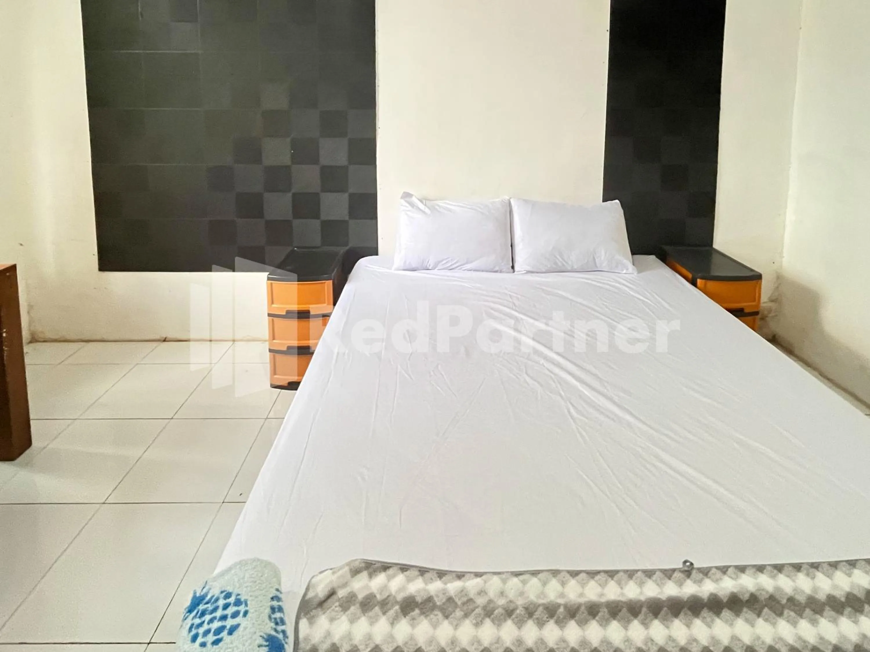 Bedroom, Bed in Villa A2 Trawas RedPartner