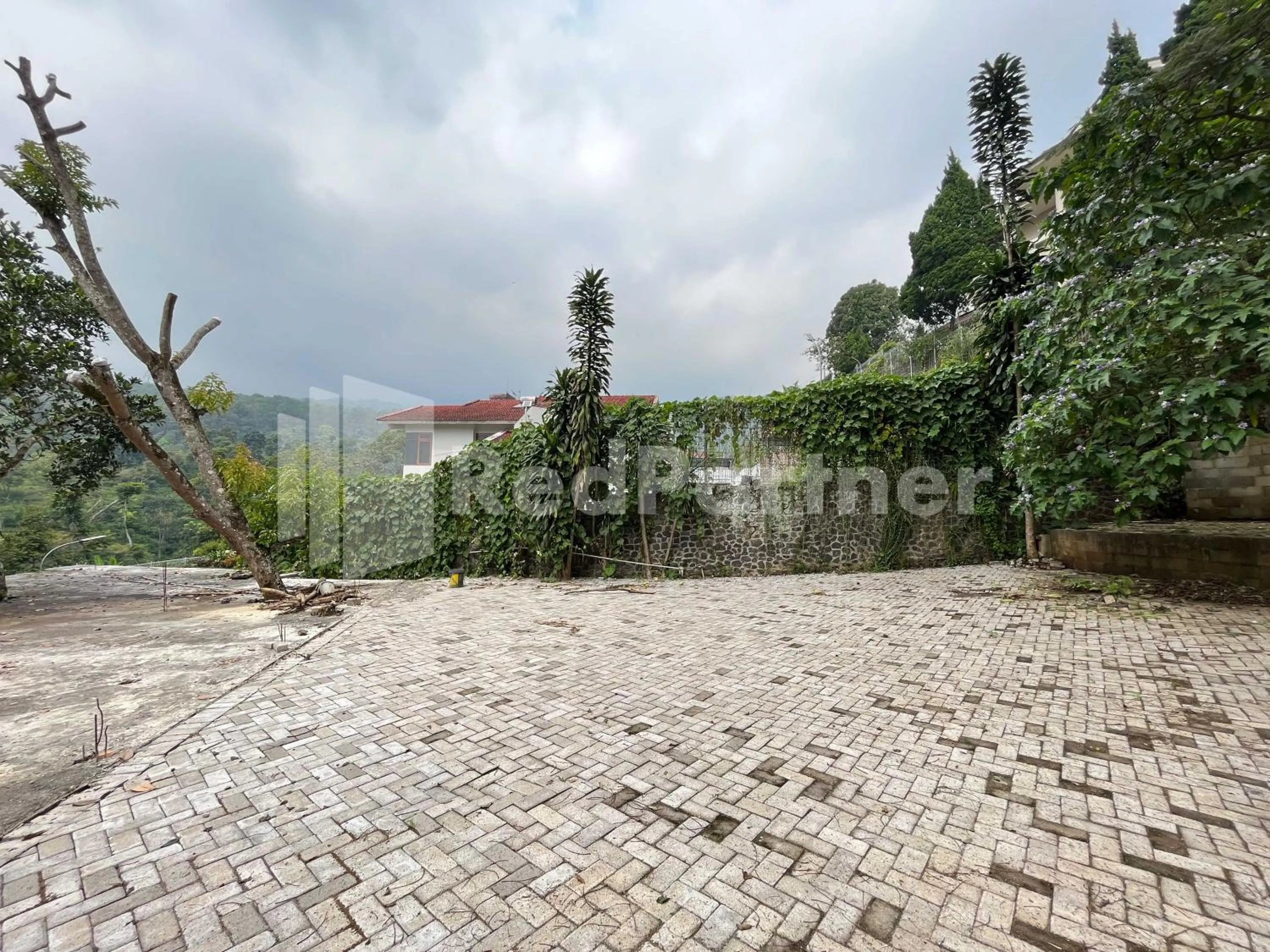 Parking in Villa A2 Trawas RedPartner