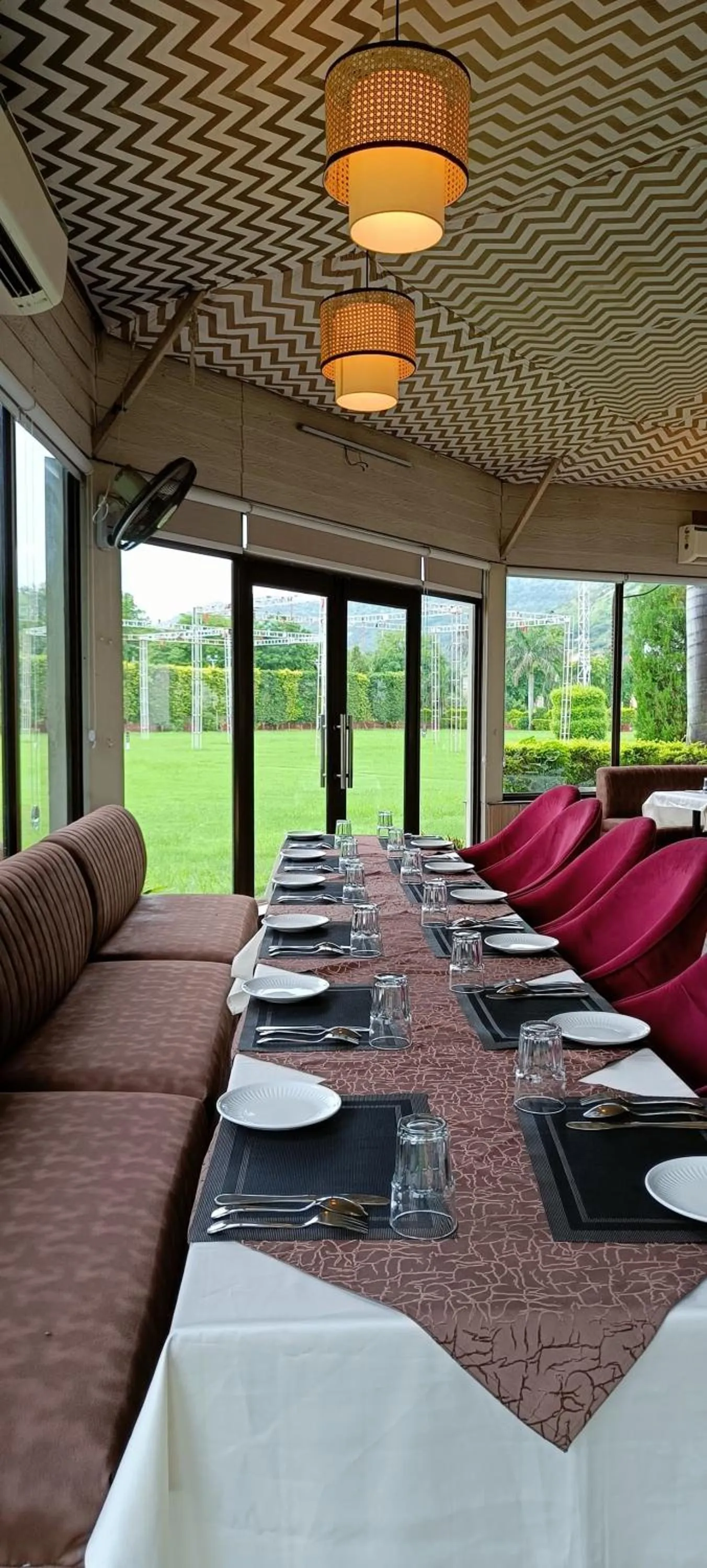 Restaurant/places to eat in Sagar Resort