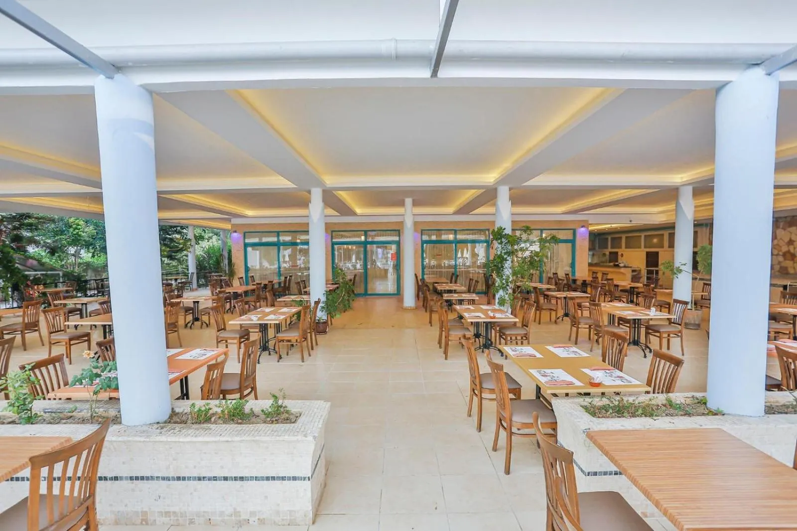 Restaurant/places to eat in Club Mirabell hotel