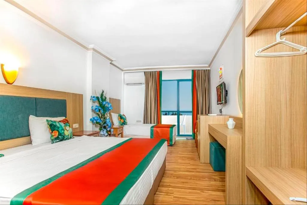 Photo of the whole room, Bed in Club Mirabell hotel