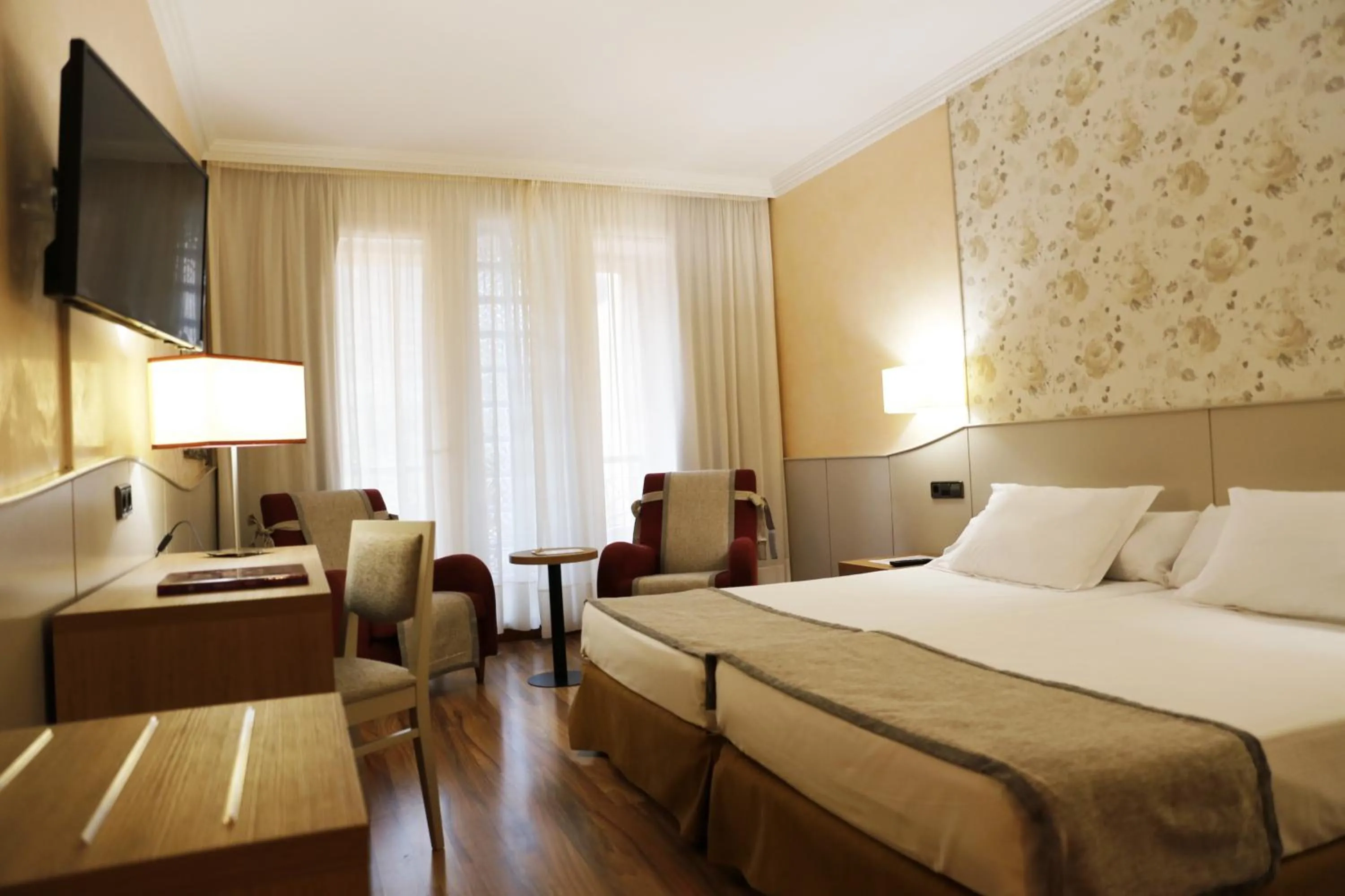 Superior Triple Room with Spa Access in Hotel SPA Balneario de Arnedillo