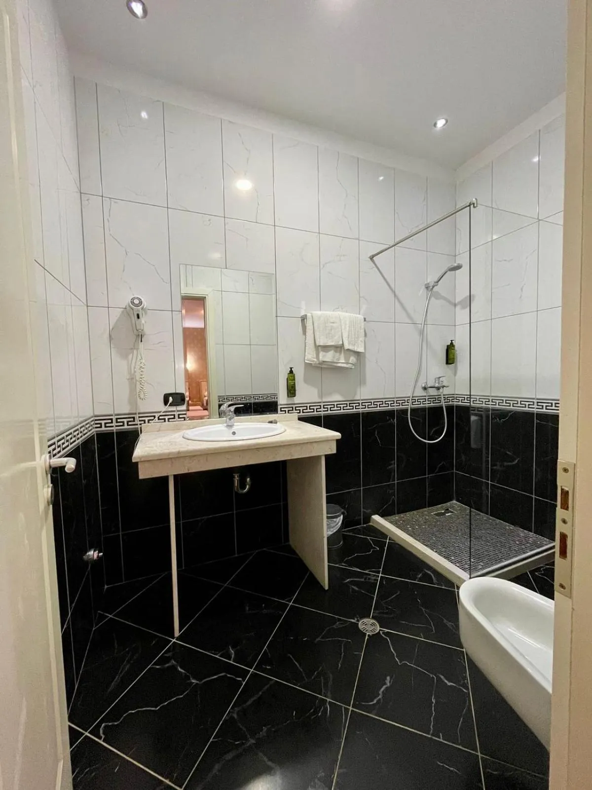 Shower in AMH Hotel Durres