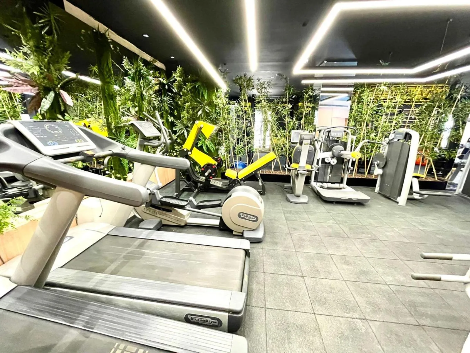 Fitness centre/facilities in AMH Hotel Durres