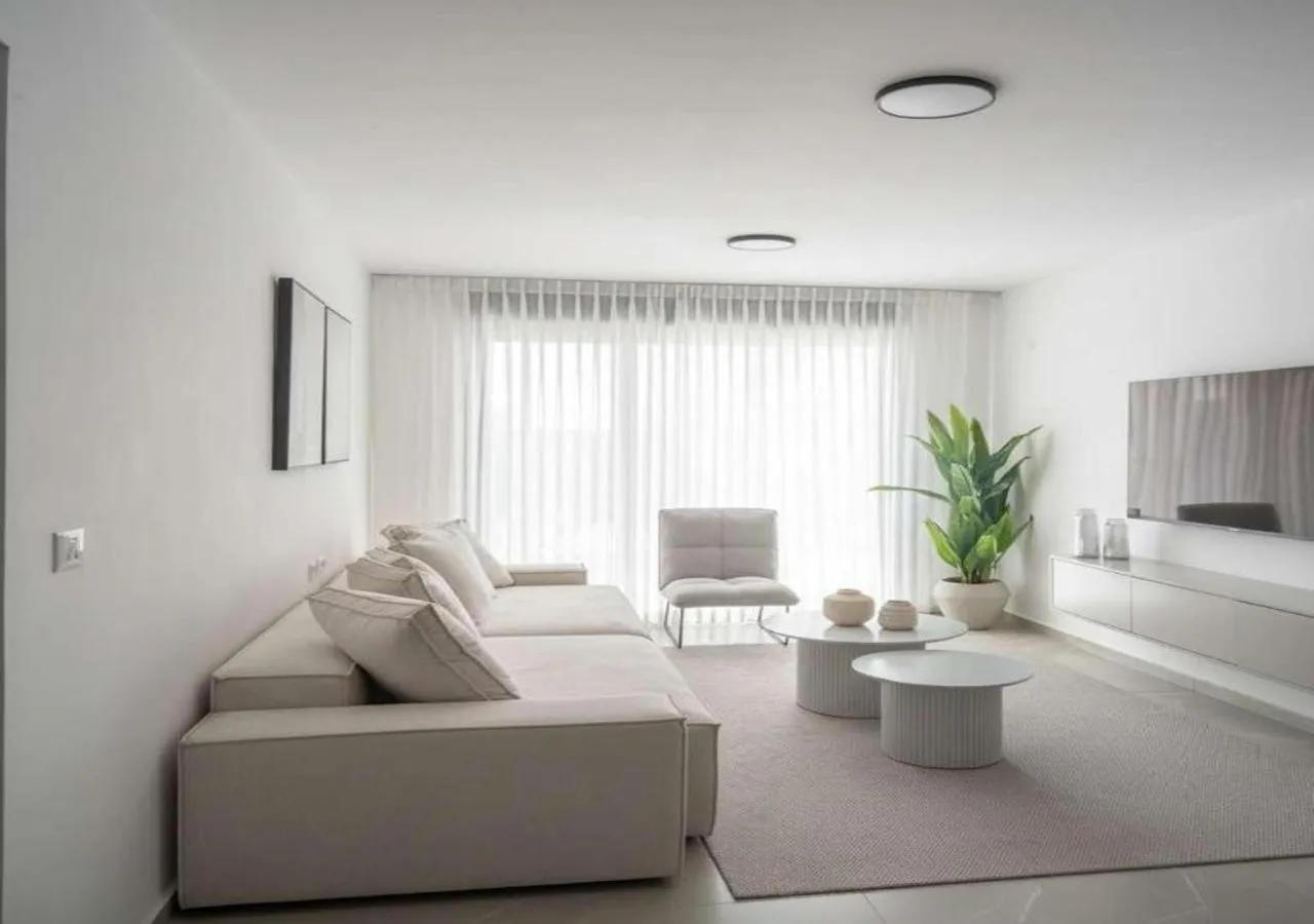 Warm & Modern 2BR by the Sea l Mamad