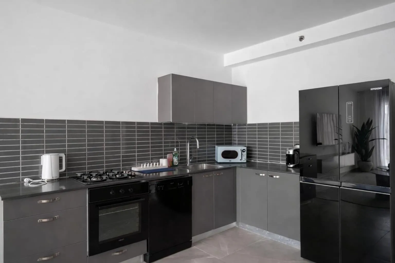 Warm & Modern 2BR by the Sea l Mamad