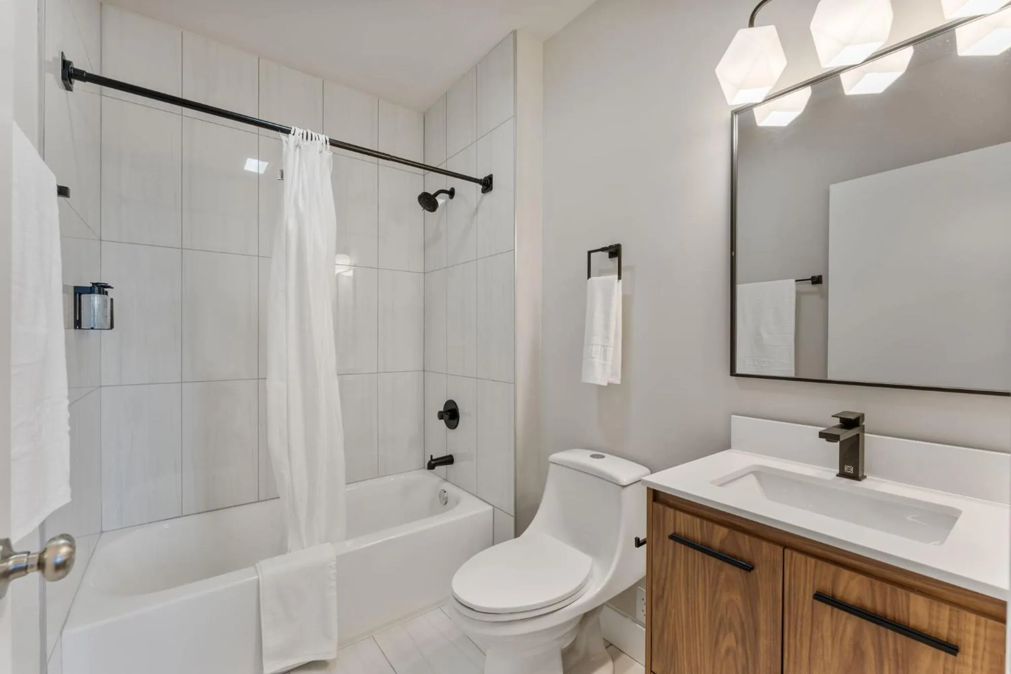 Shower in 4211 Suites