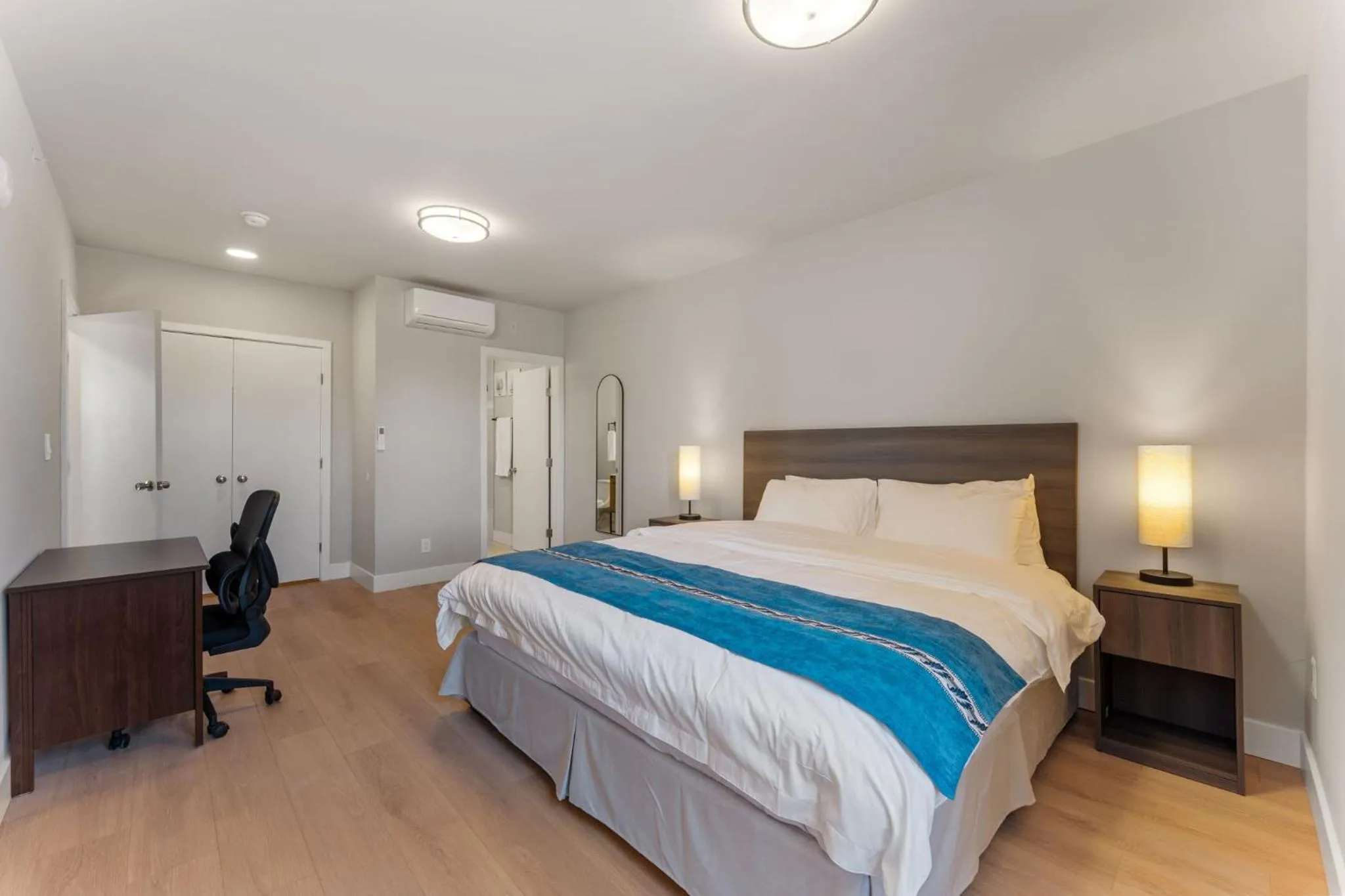 Bedroom, Bed in 4211 Suites